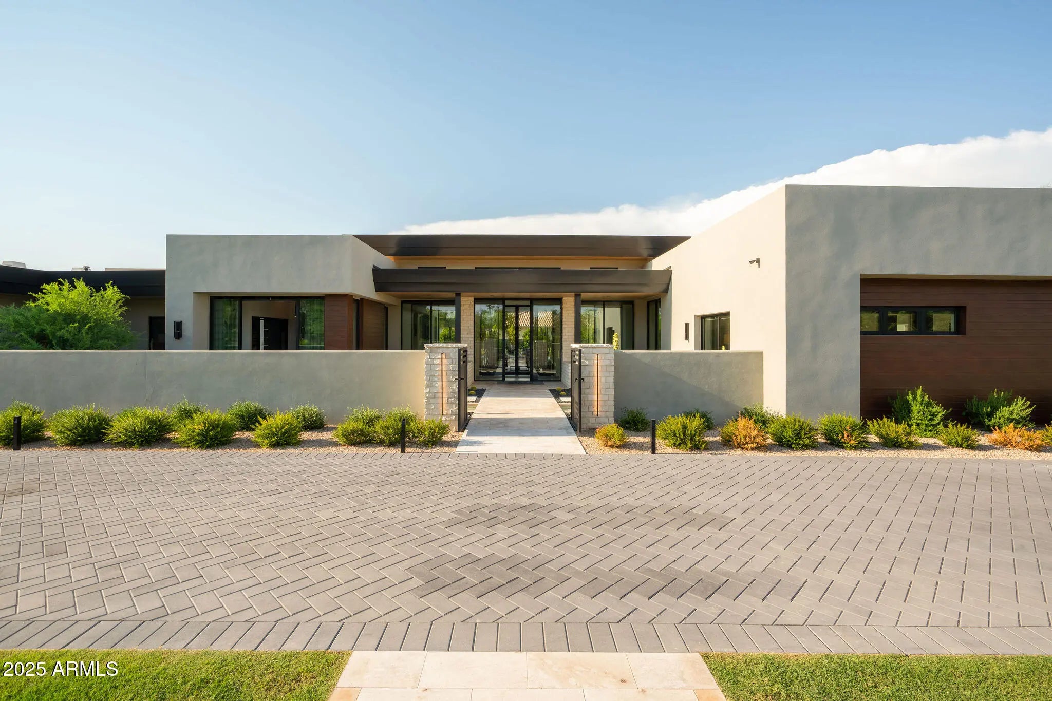 Photo of Listing #6916555