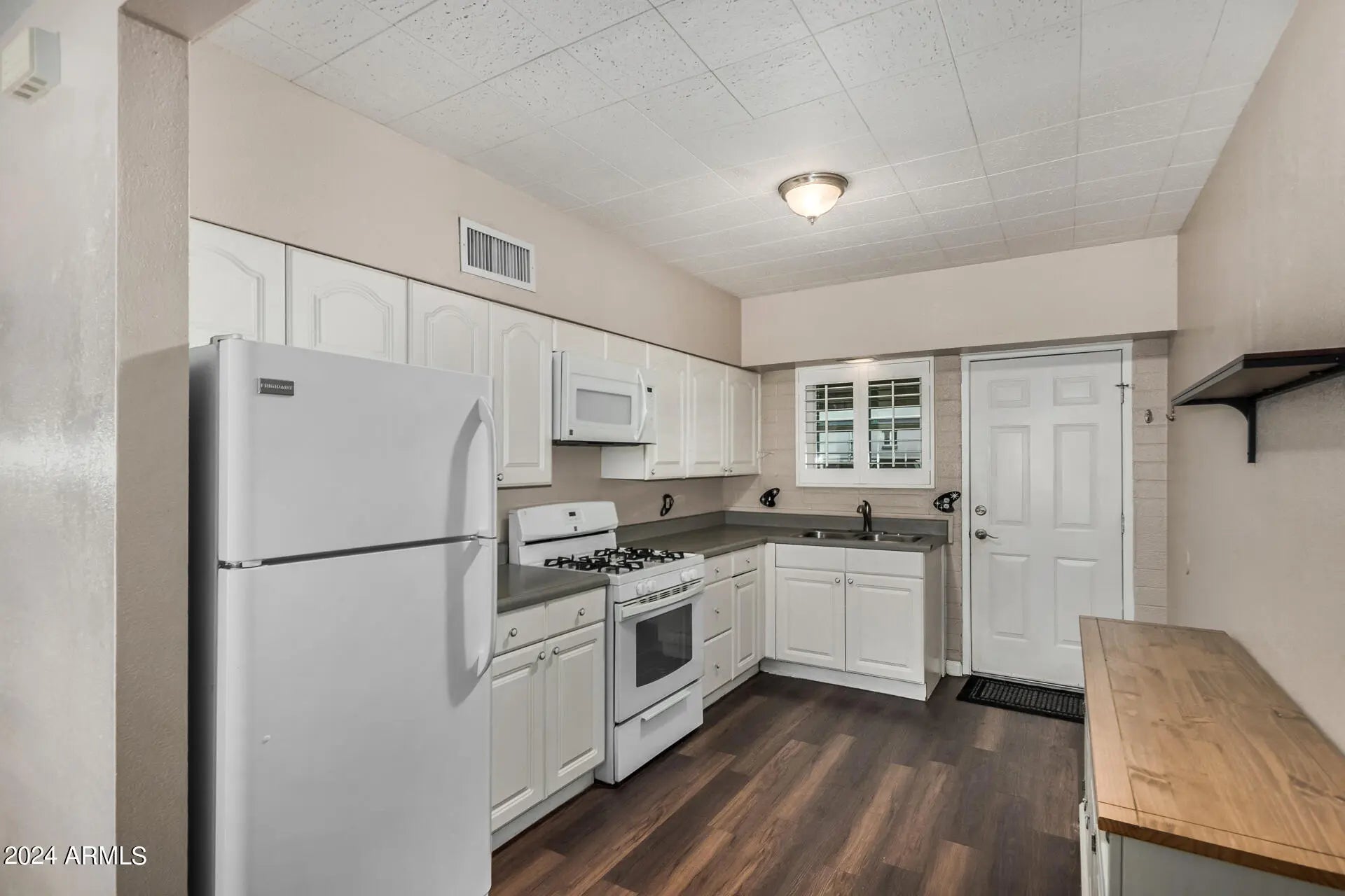 Photo of Listing #6905360