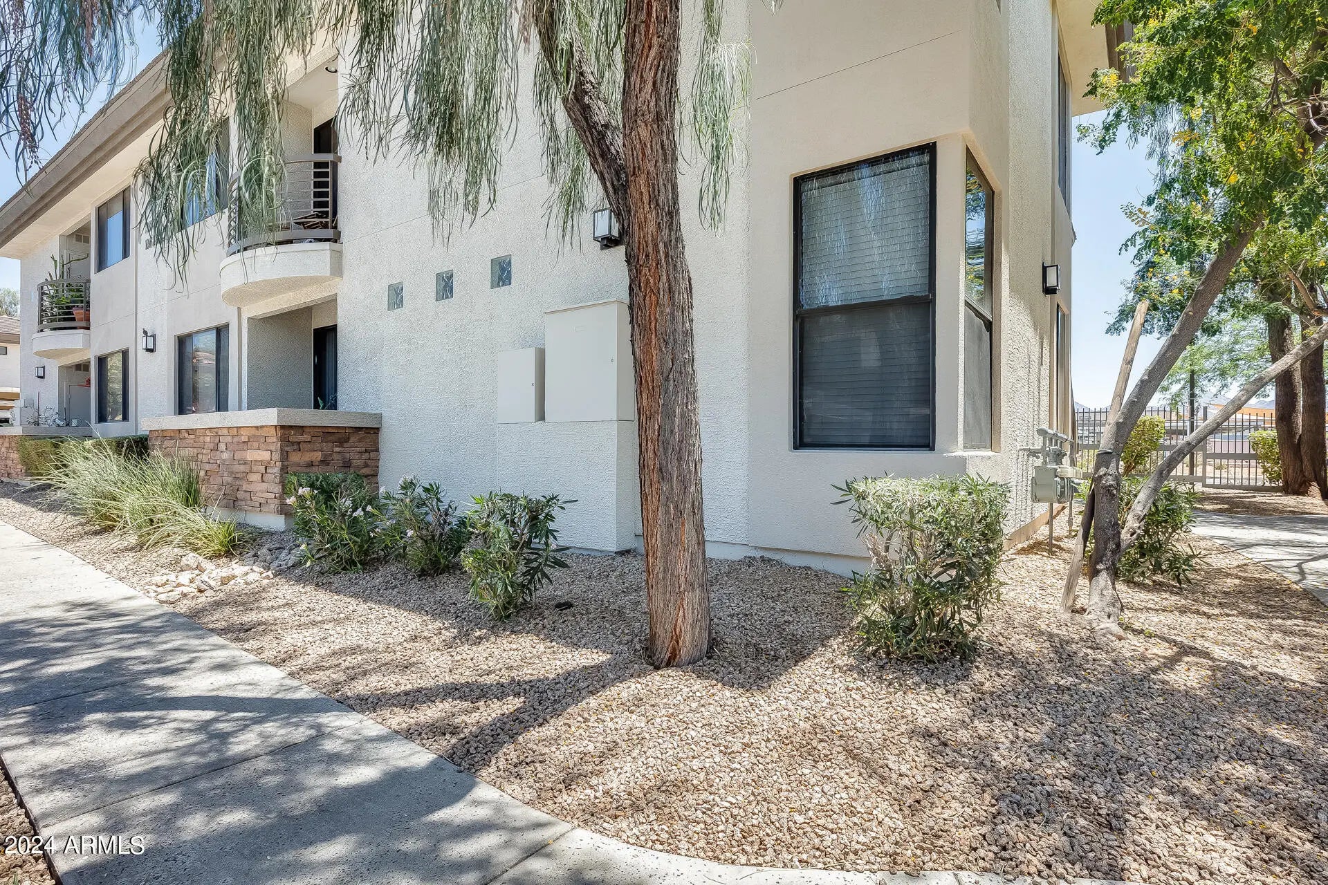 Photo of Listing #6912092