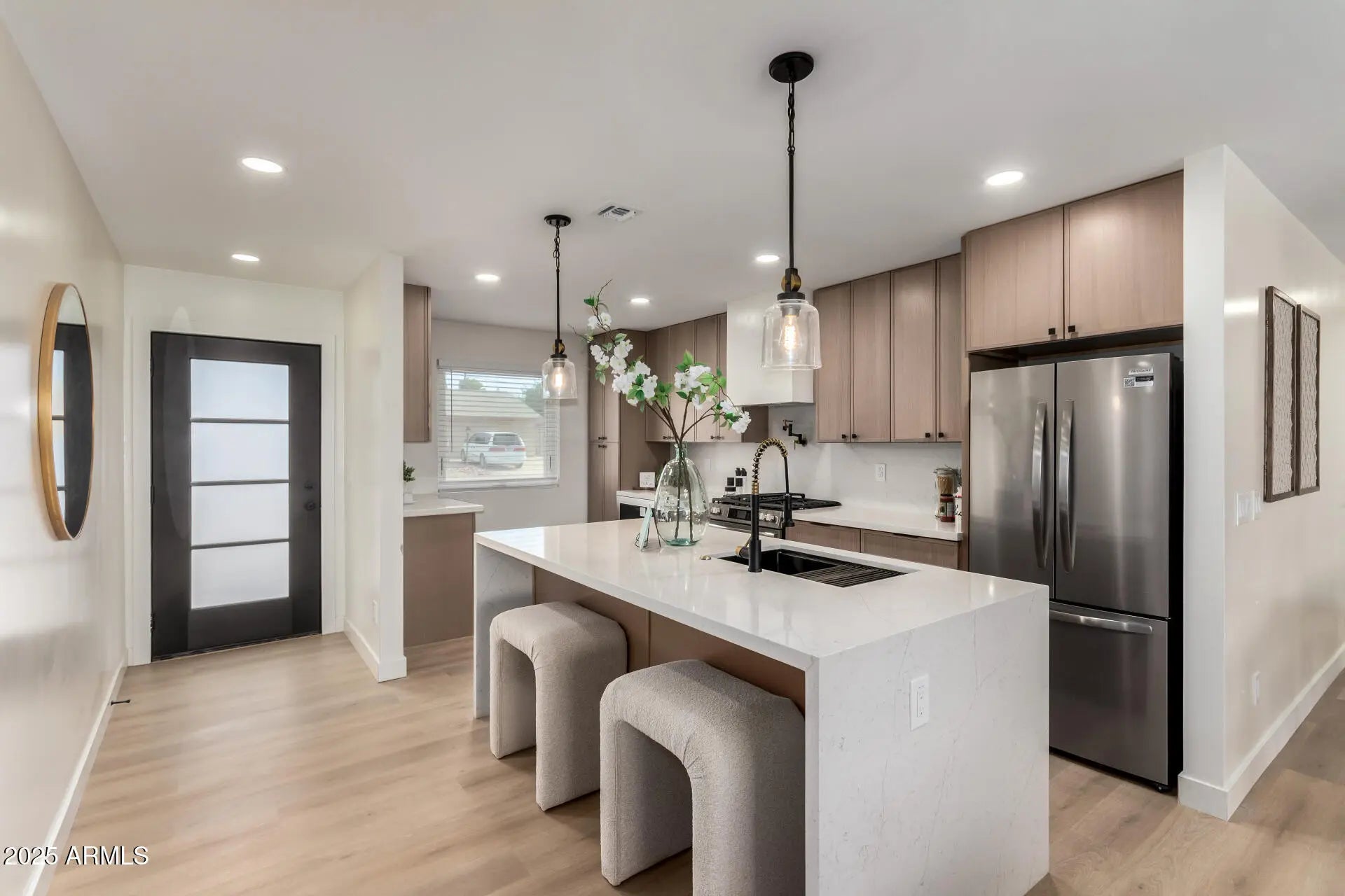 Photo of Listing #6906323