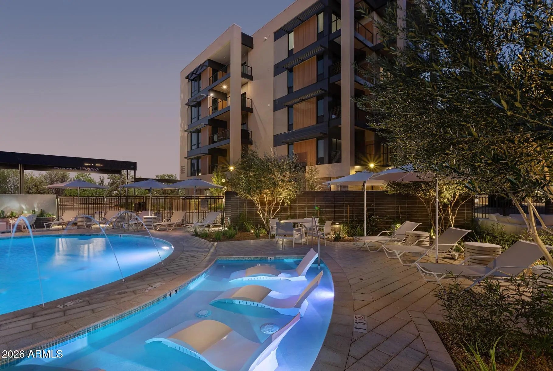 Photo of Listing #6906072