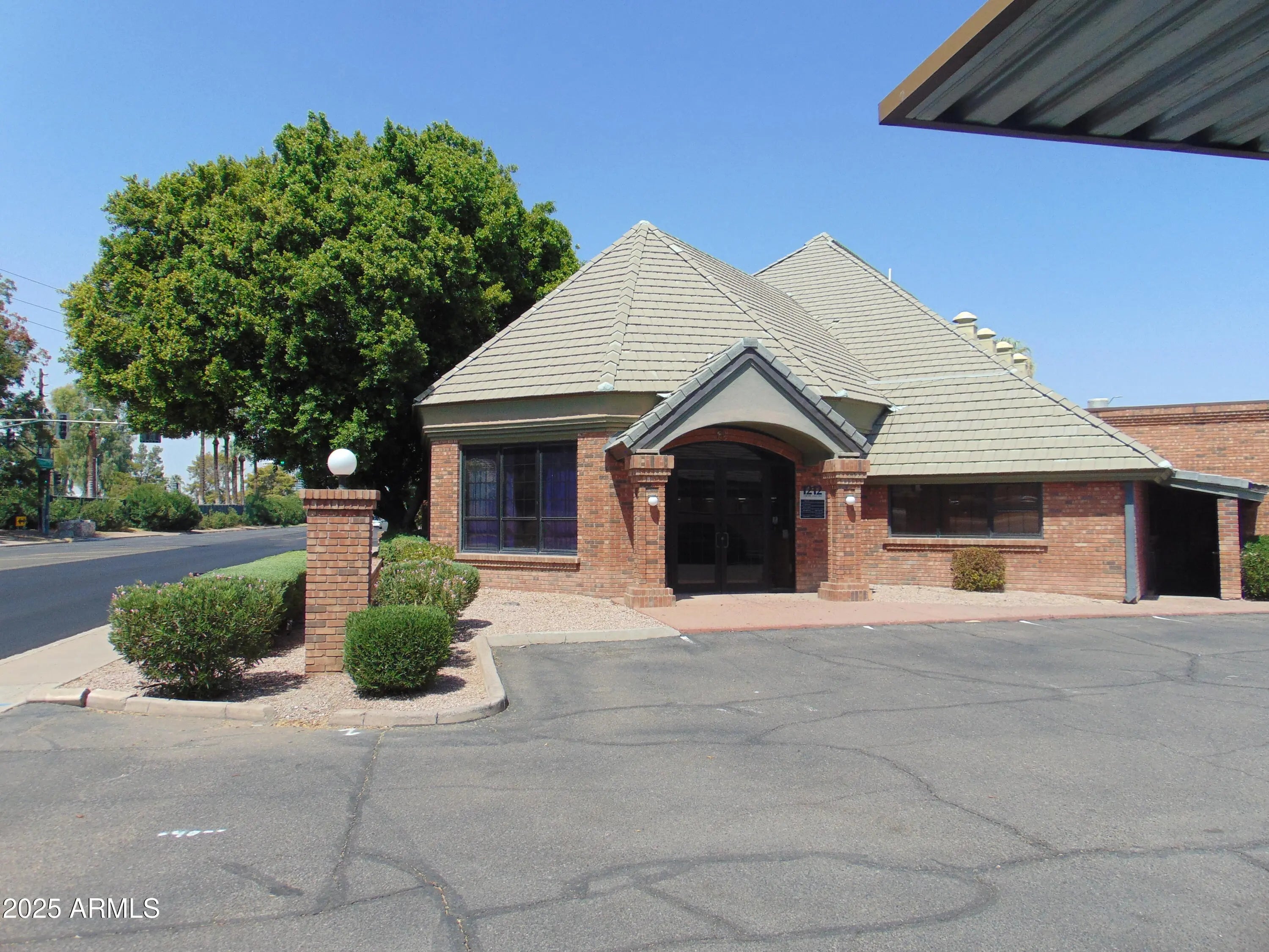 Photo of Listing #6908435