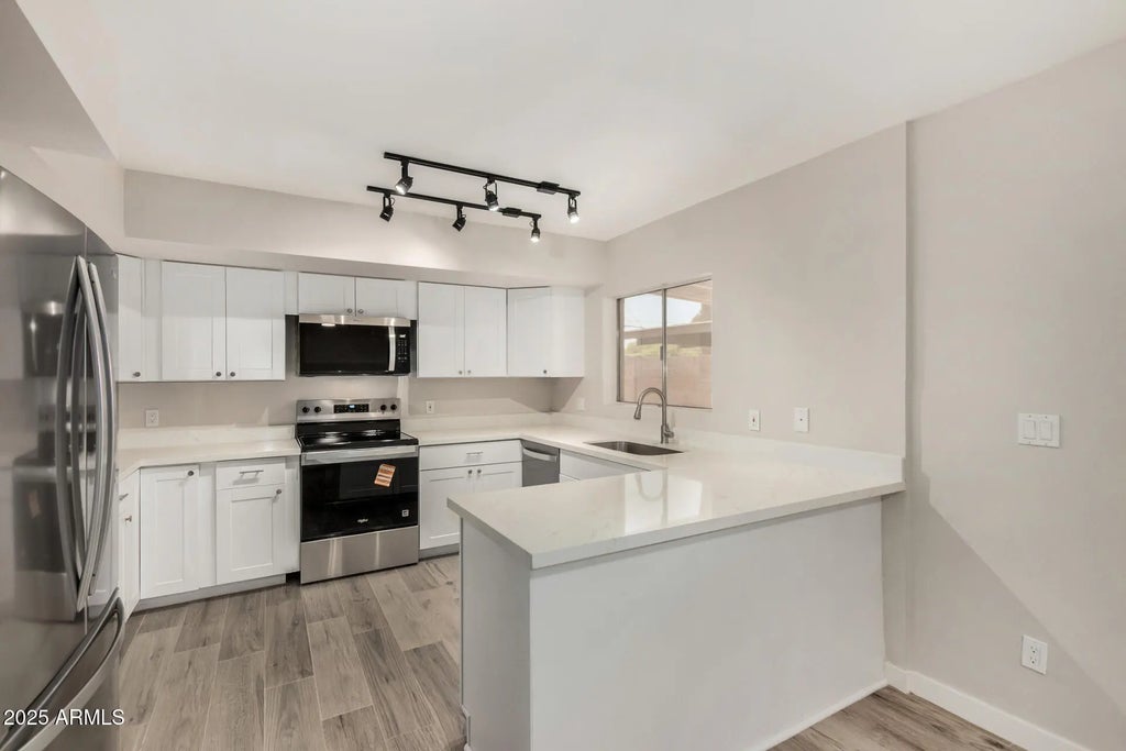 8225 E Thomas Road, Scottsdale