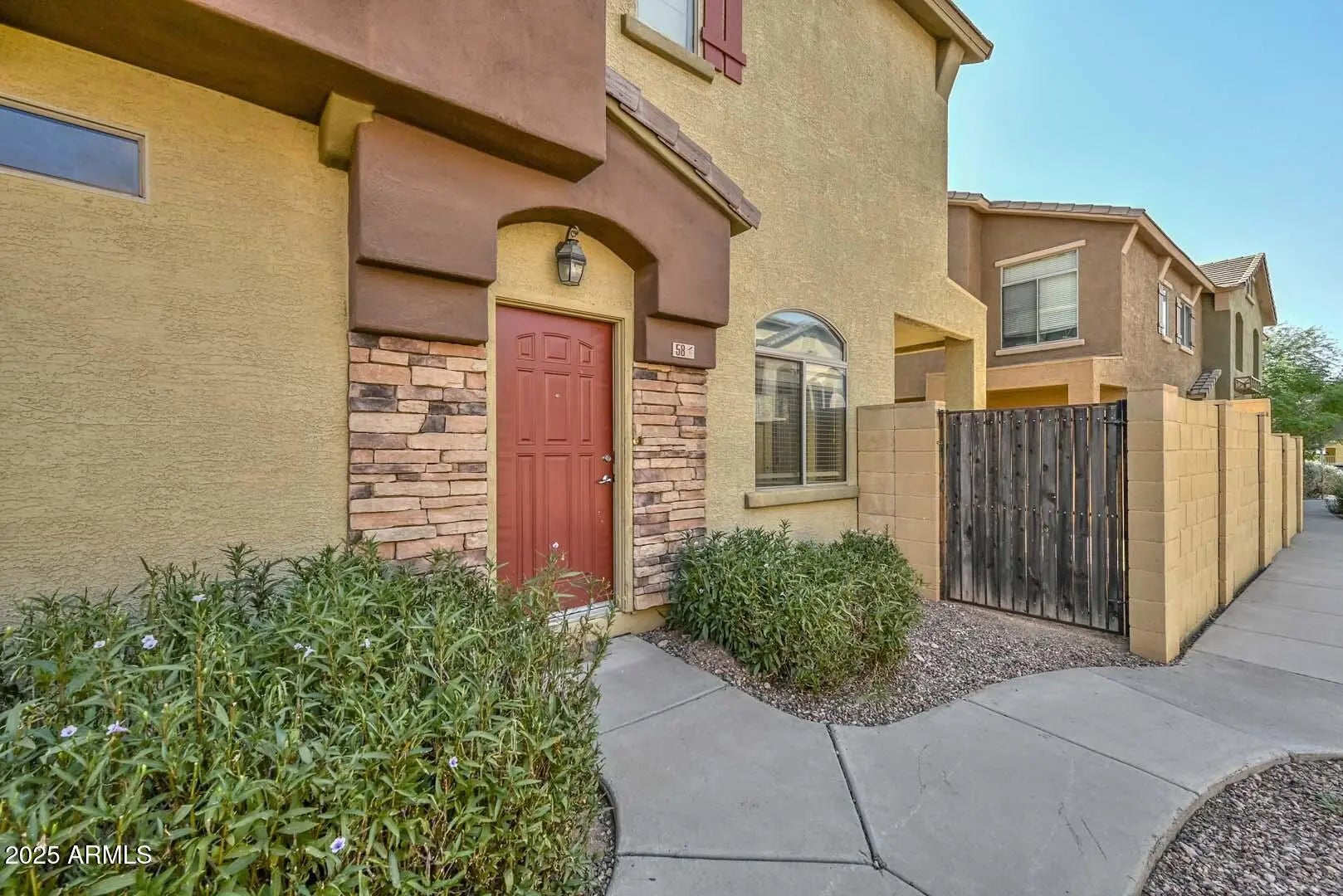 Photo of Listing #6906373