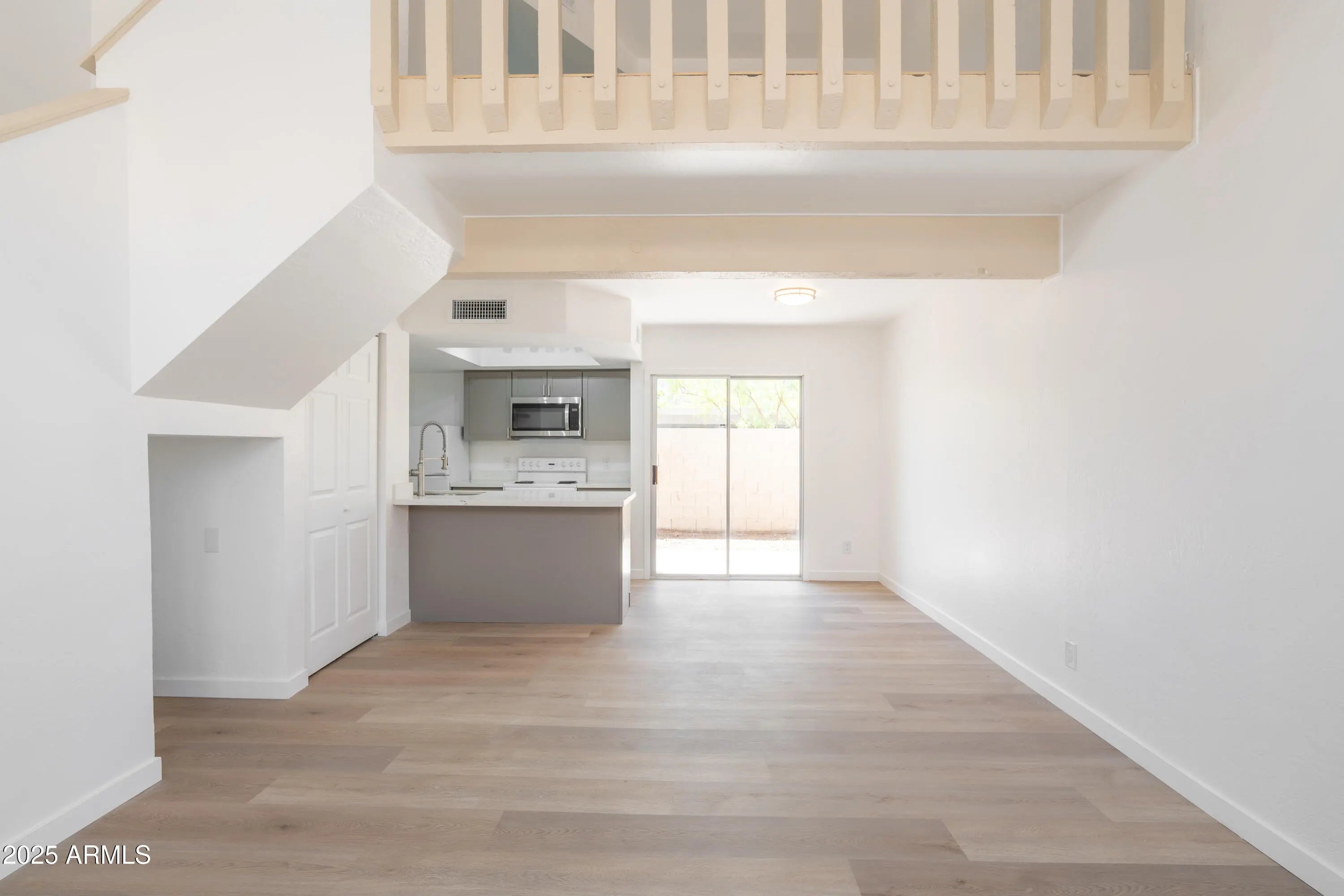 Photo of Listing #6905969