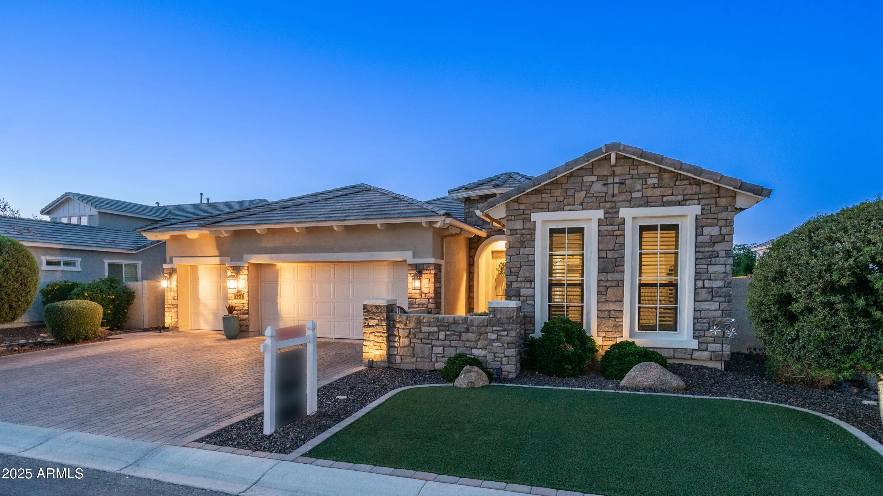 Photo of Listing #6910137