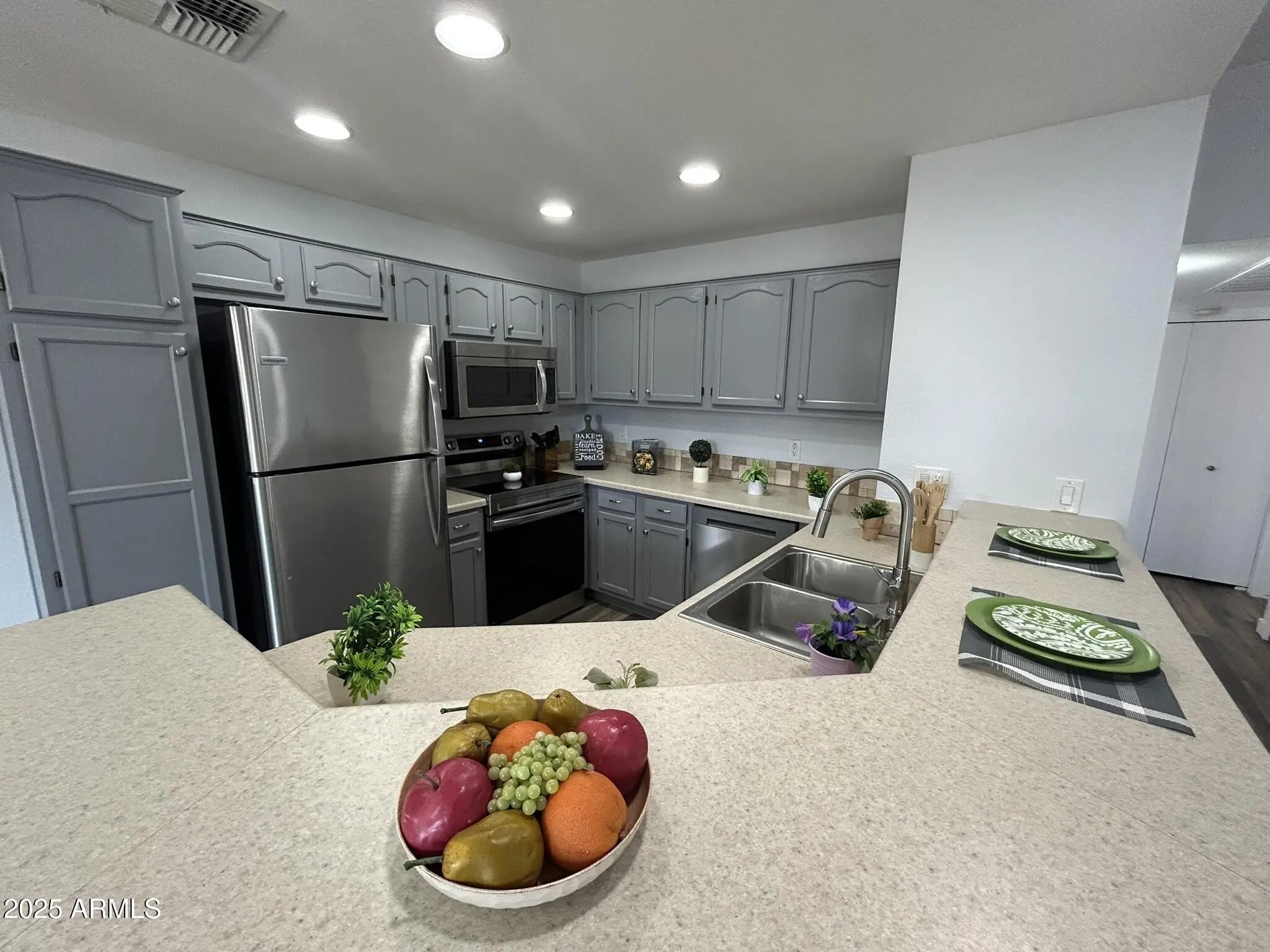 Photo of Listing #6907640