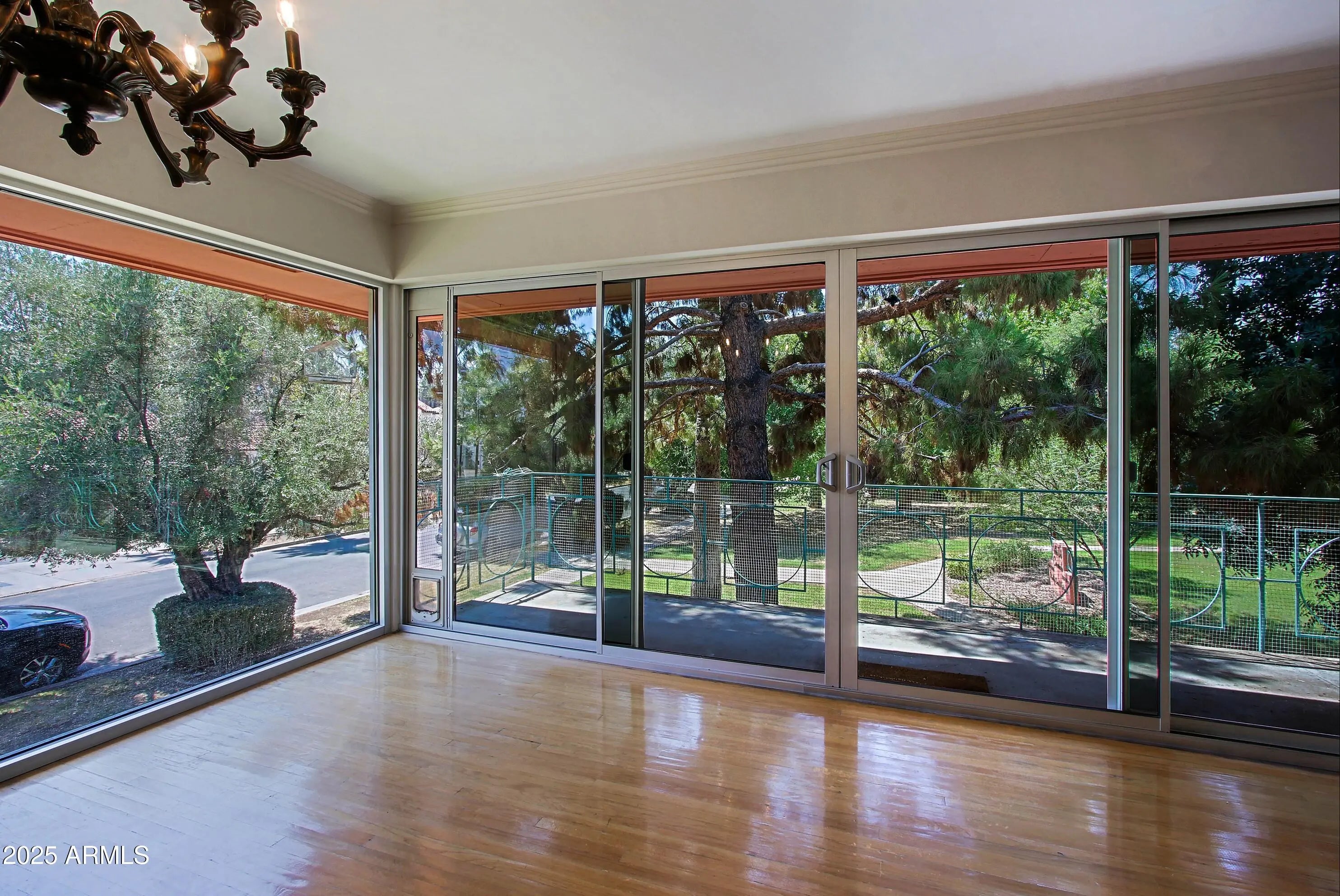 Photo of Listing #6906923