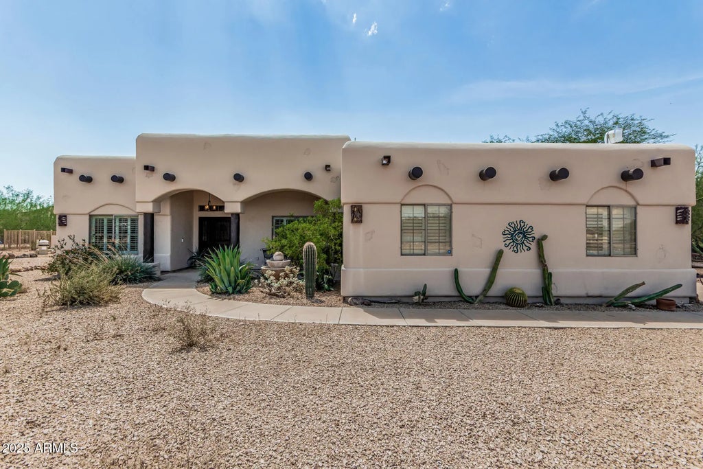 2319 E Cavalry Road, New River