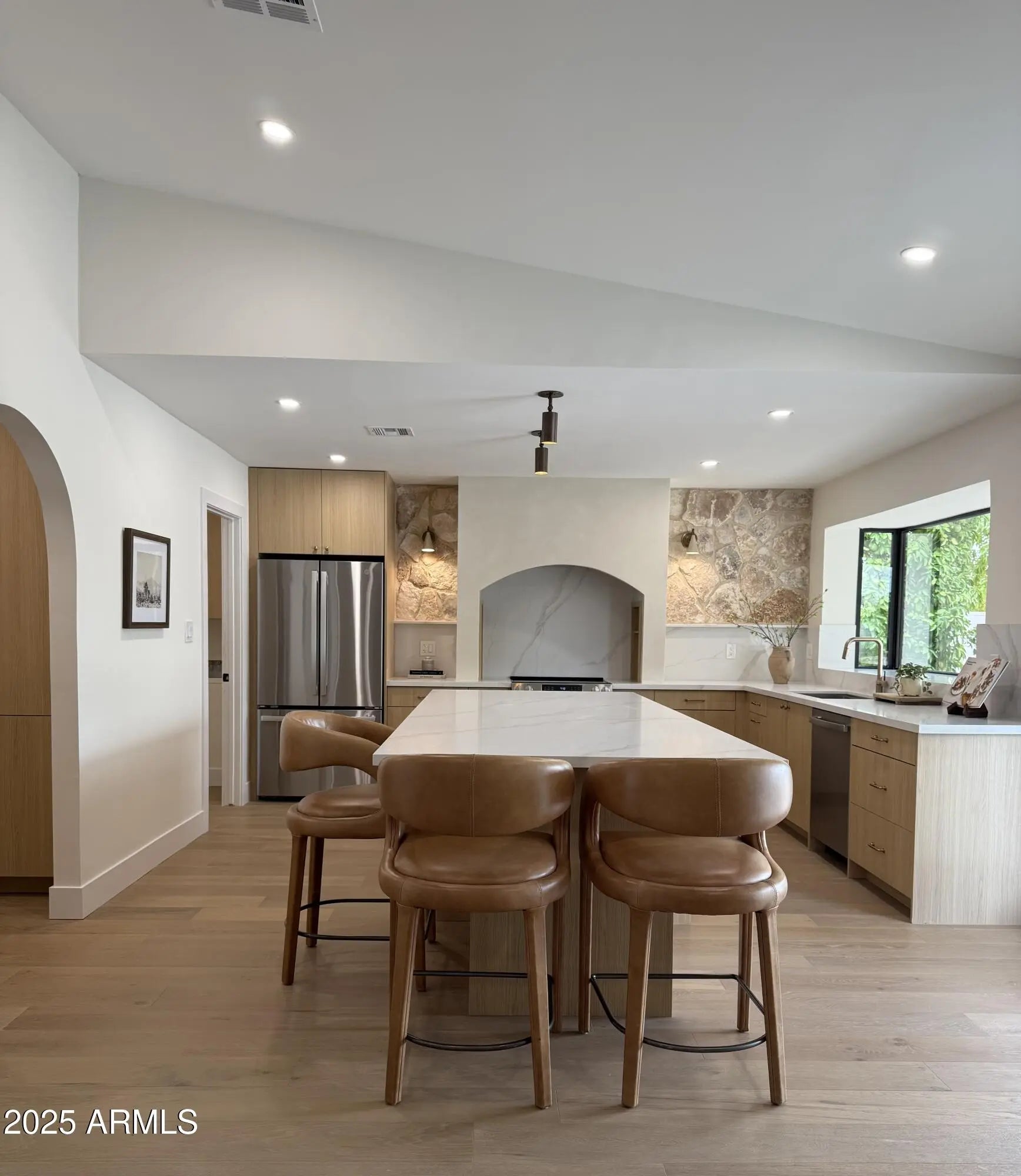 Photo of Listing #6907262