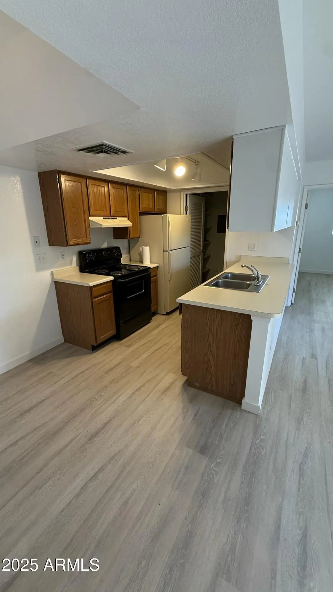 Photo of Listing #6908276