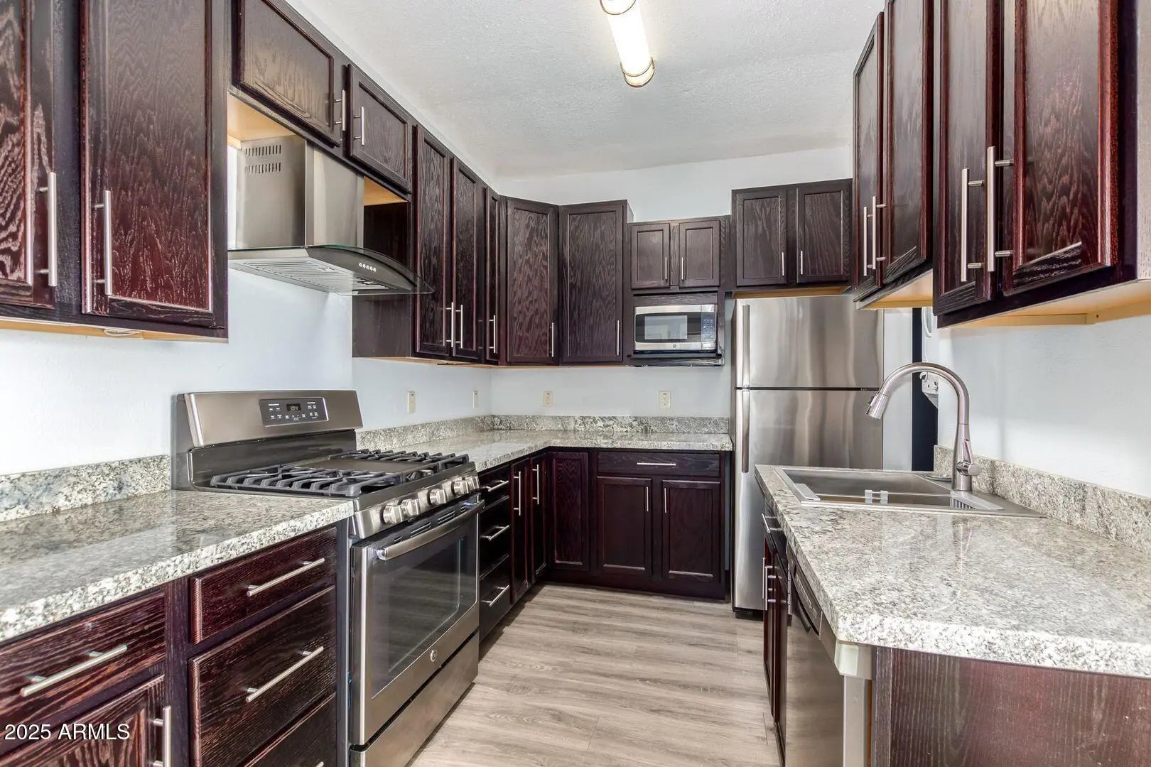 Photo of Listing #6907555