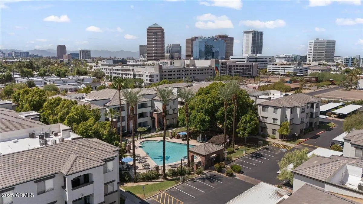 Photo of Listing #6909386