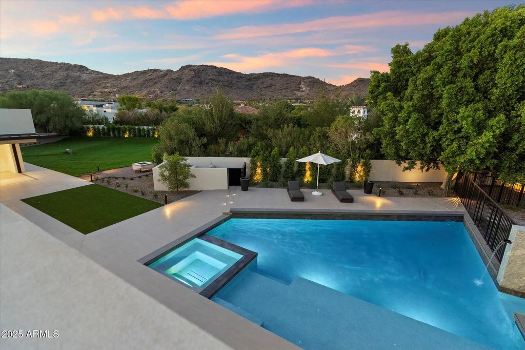 6120 E Redwing Road, Paradise Valley