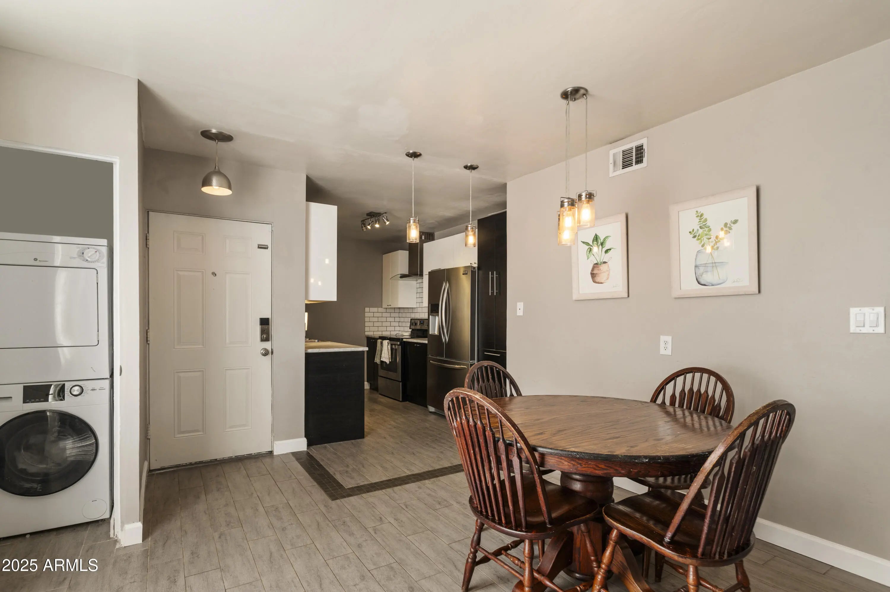 Photo of Listing #6909989