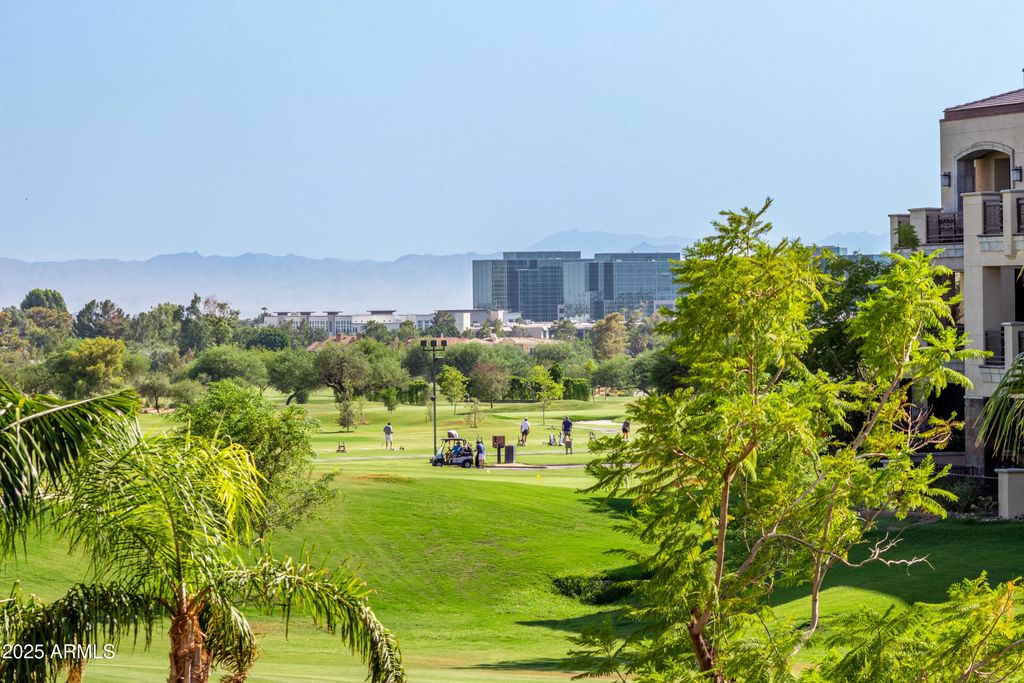 8 Biltmore Estate (unit 202), Phoenix