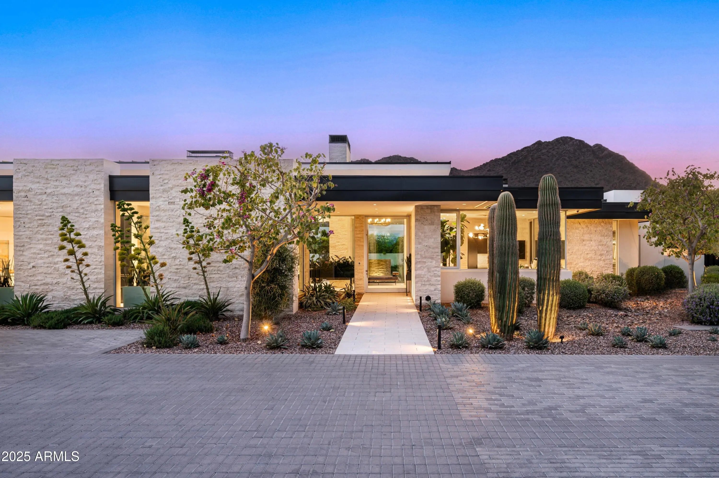 Photo of Listing #6909915