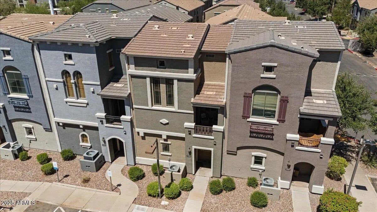 Photo of Listing #6913002