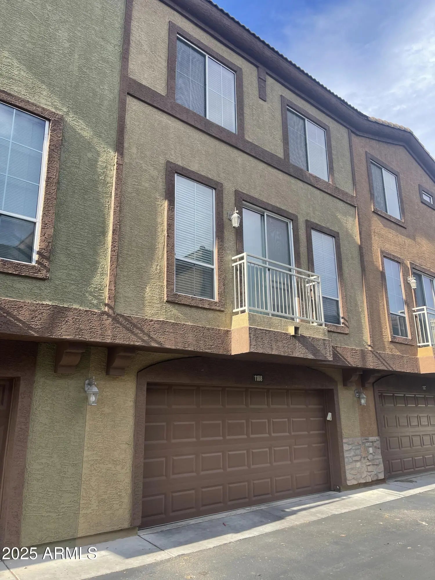 Photo of Listing #6908463