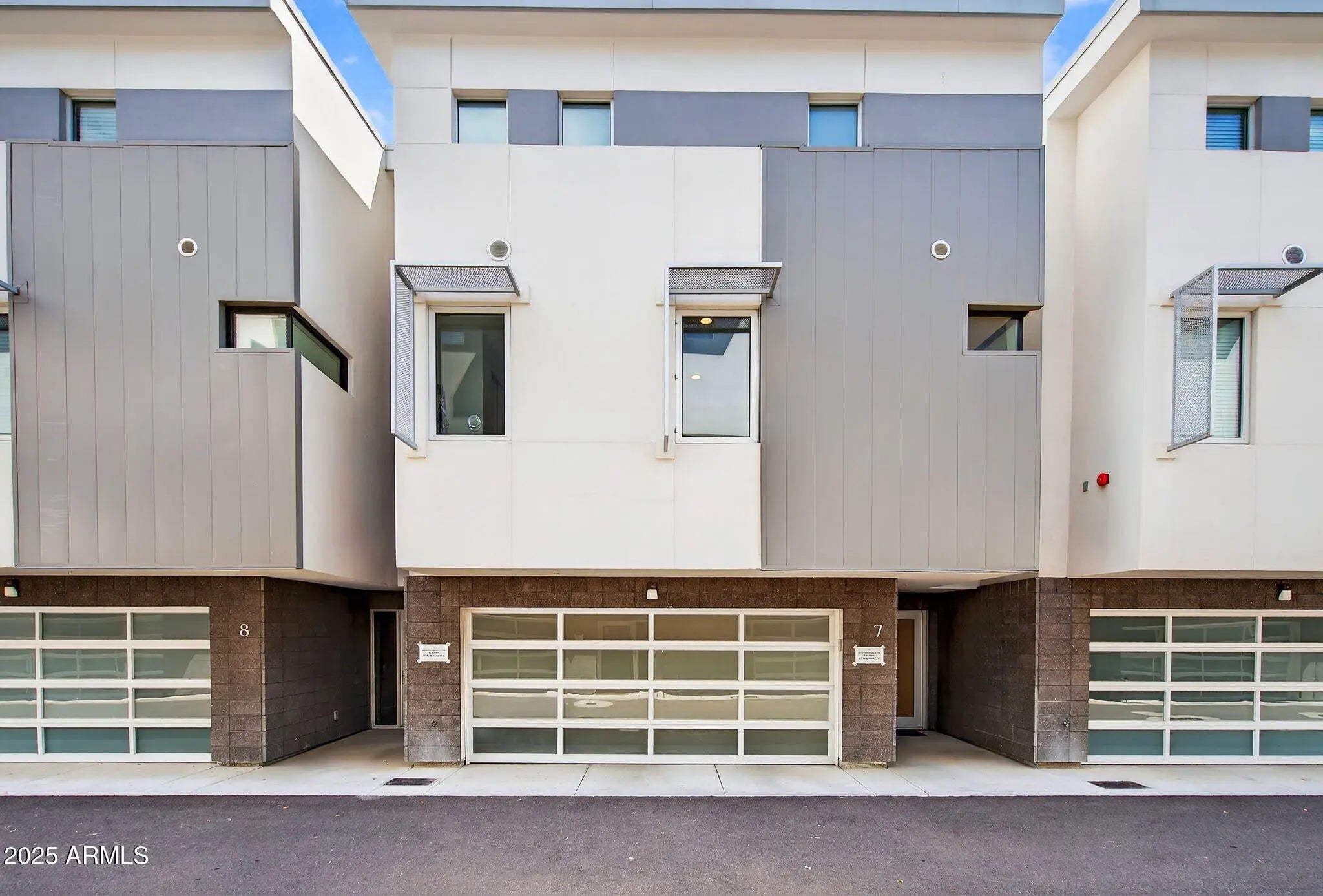 Photo of Listing #6909307