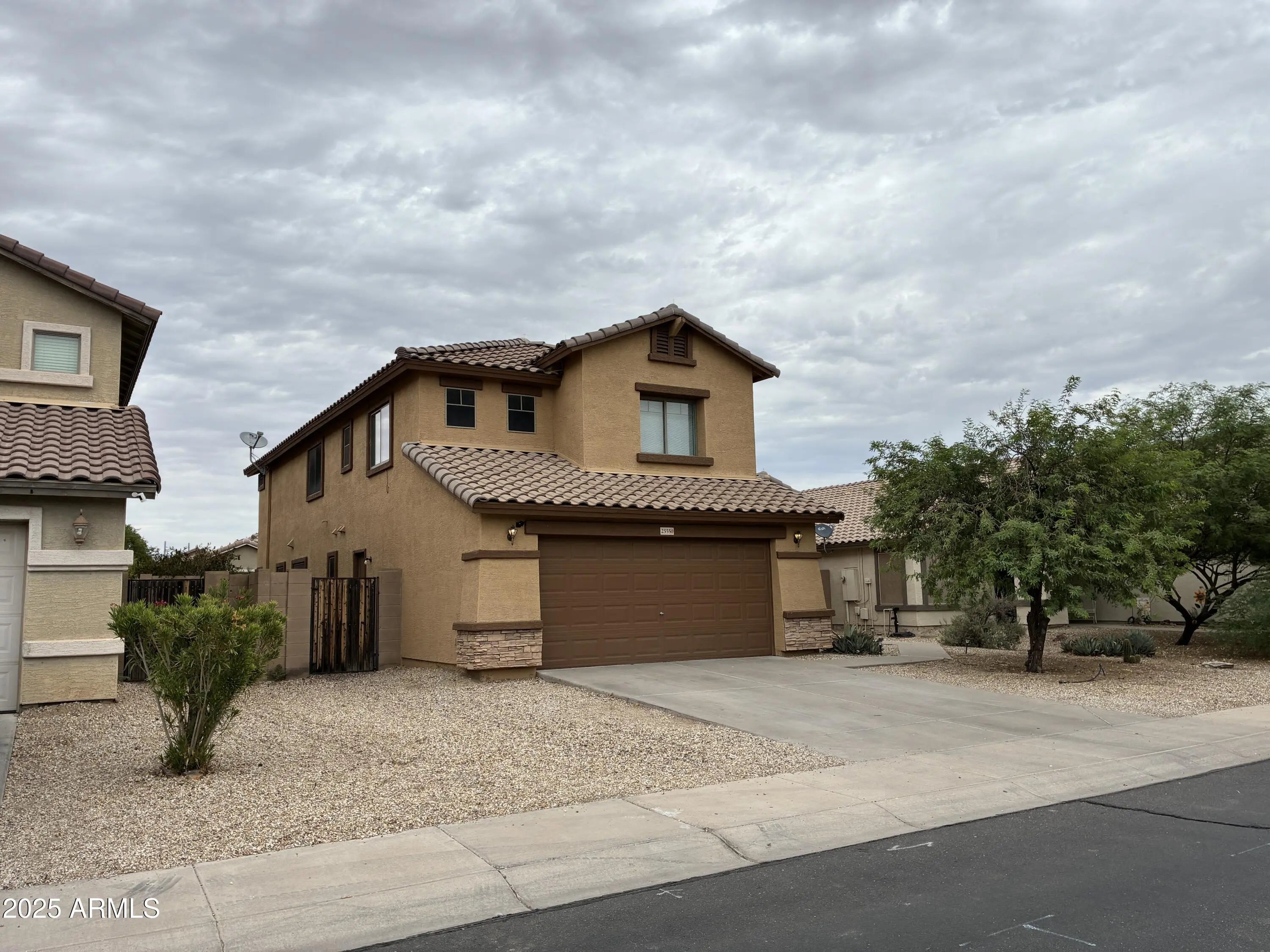 Photo of Listing #6908936