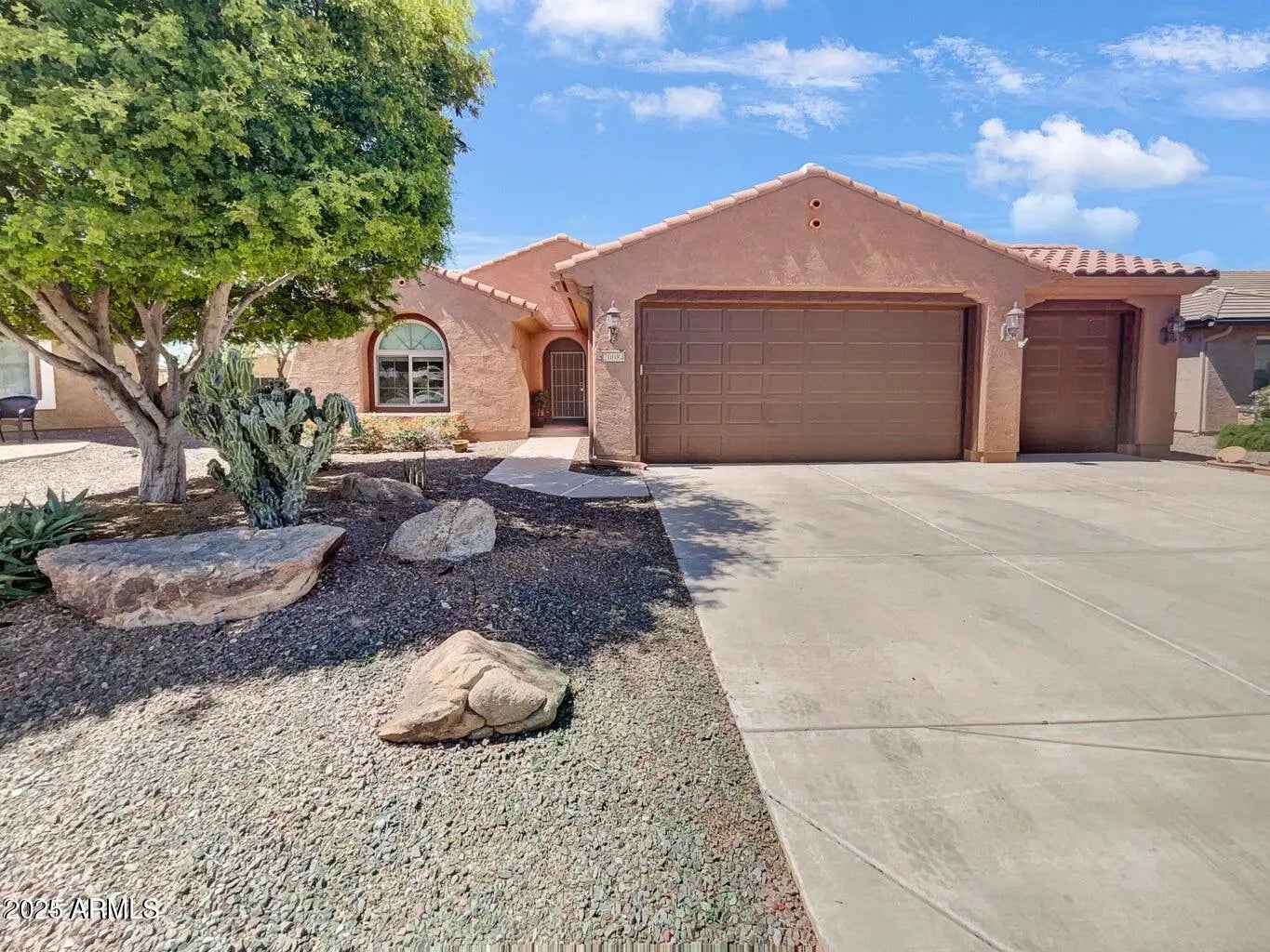 Photo of Listing #6909354