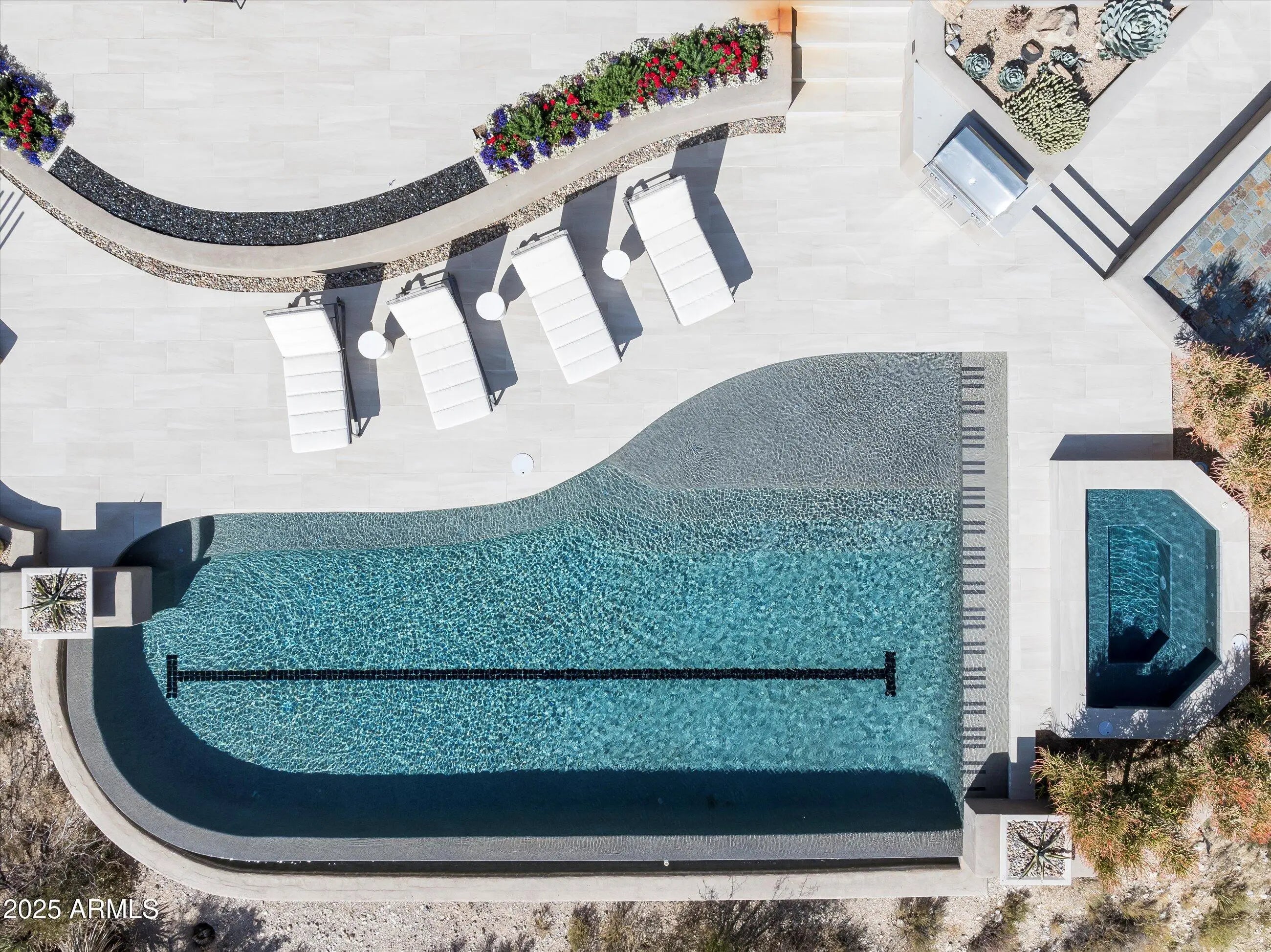 Photo of Listing #6909272