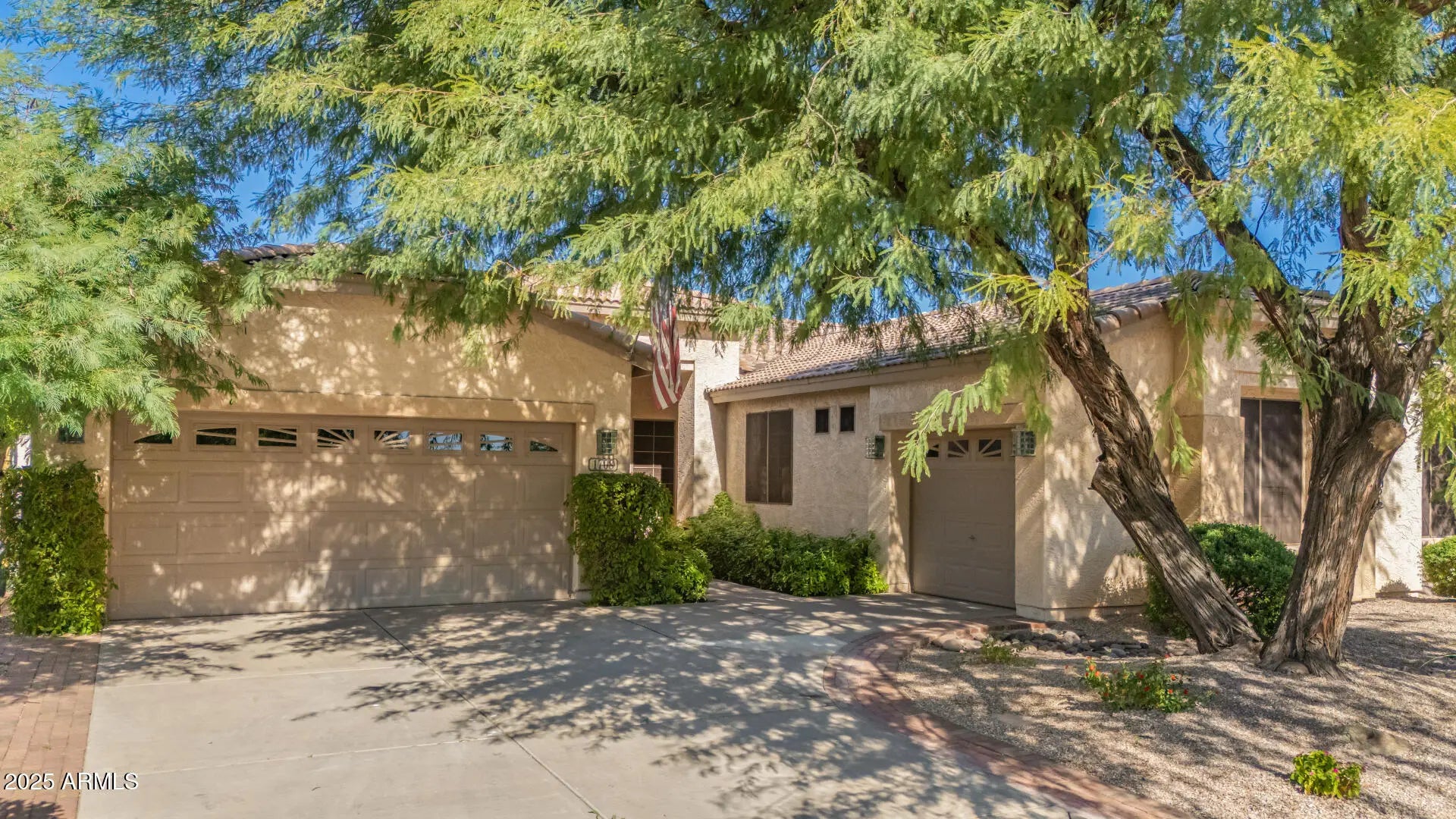 Photo of Listing #6910725