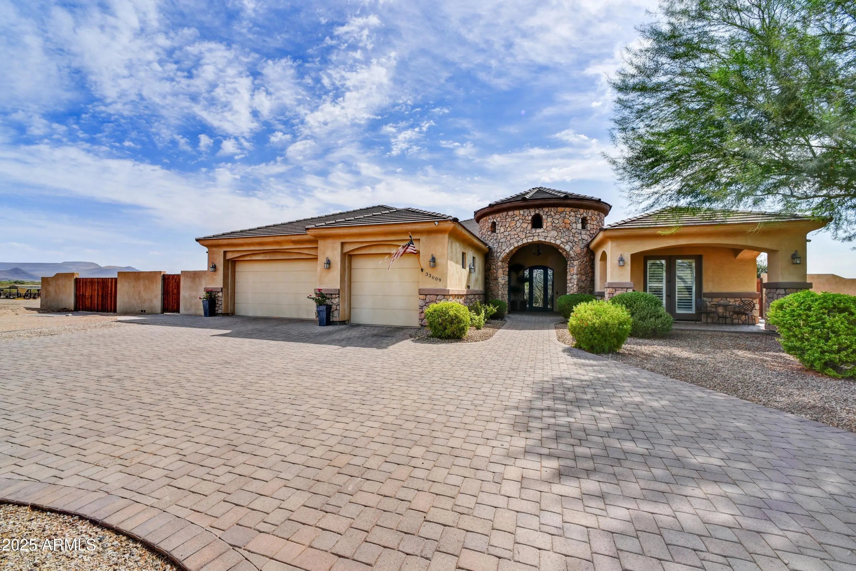 Photo of Listing #6909327