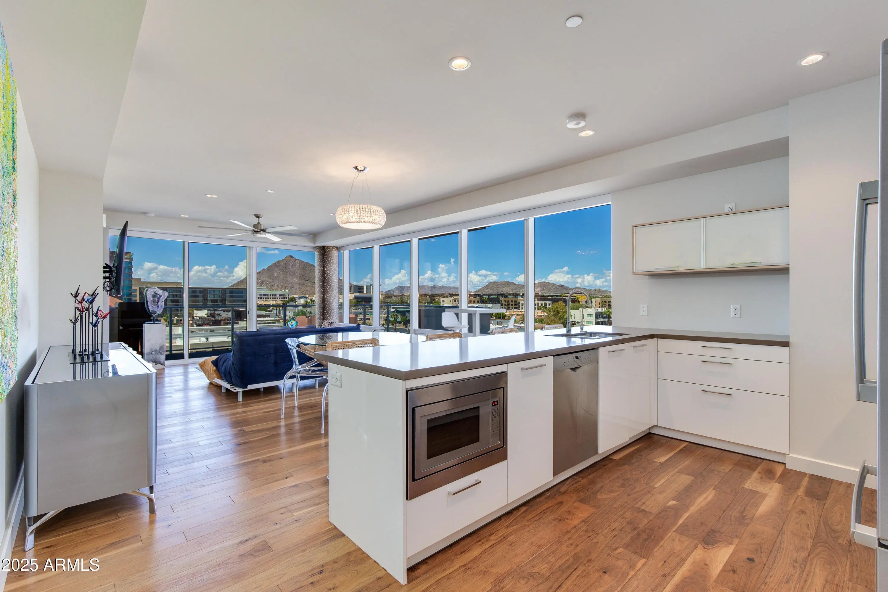 Photo of Listing #6910325