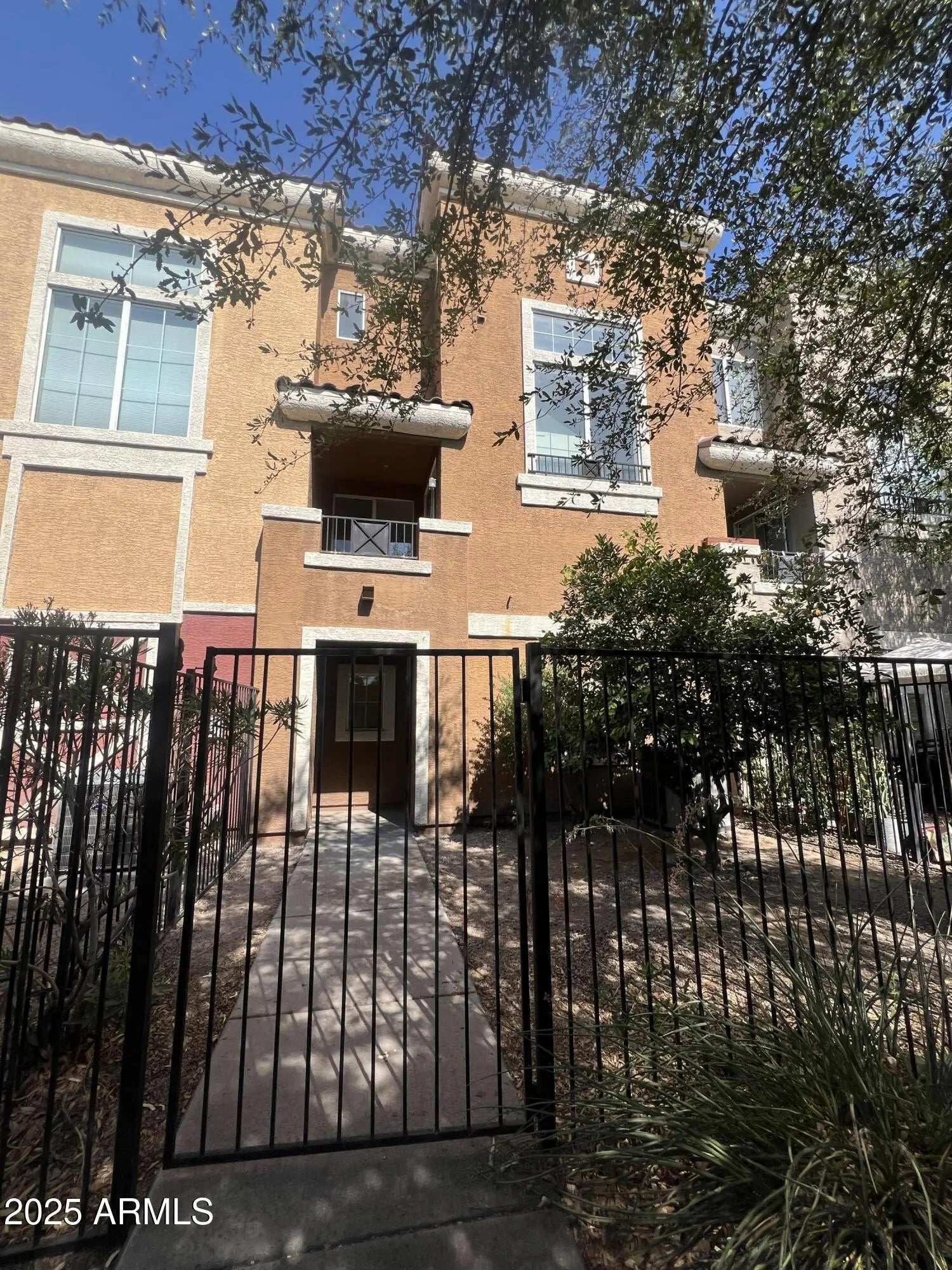 Photo of Listing #6911323