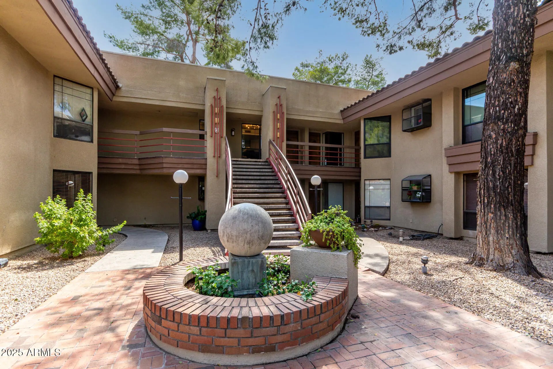 Photo of Listing #6909855