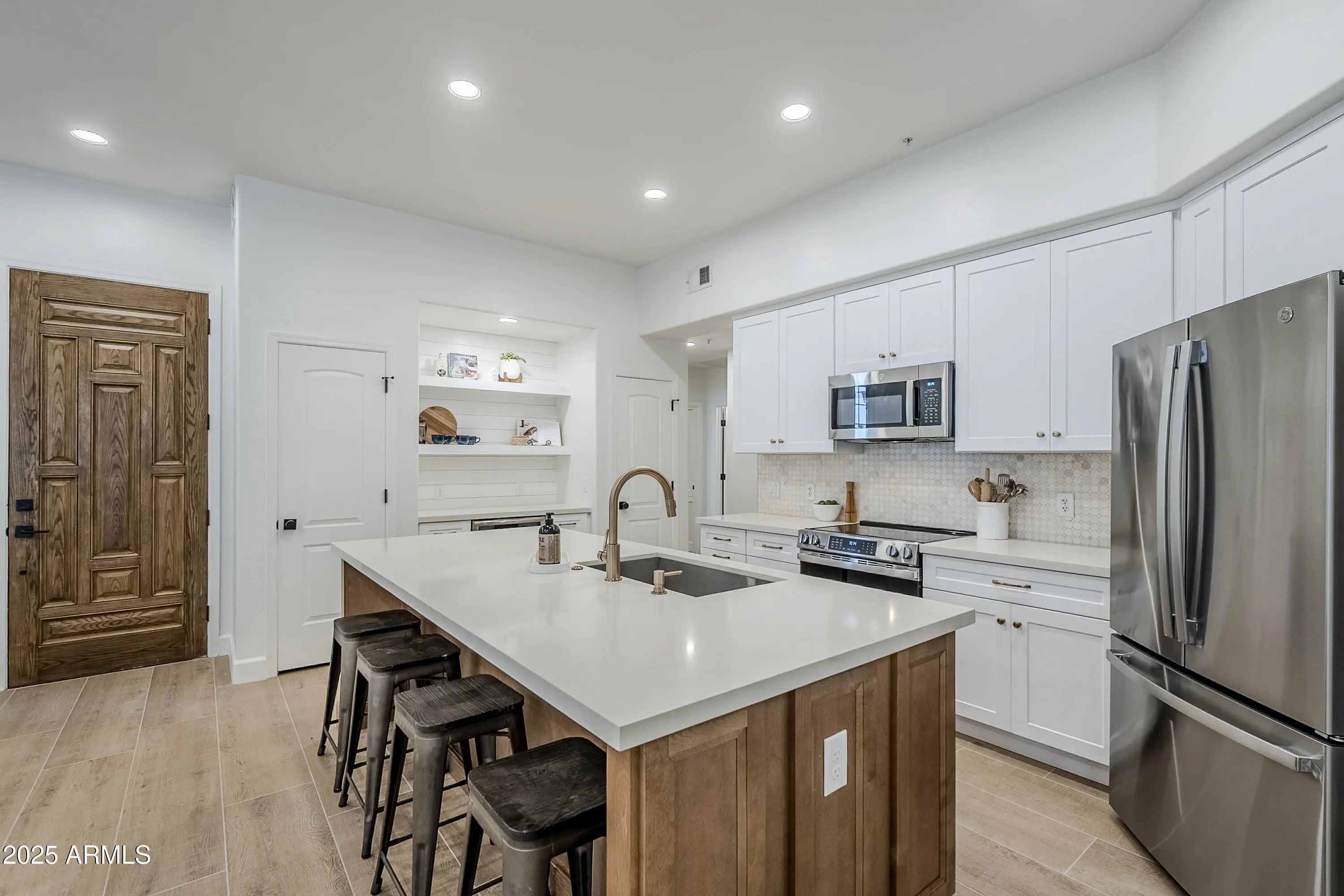 Photo of Listing #6915945