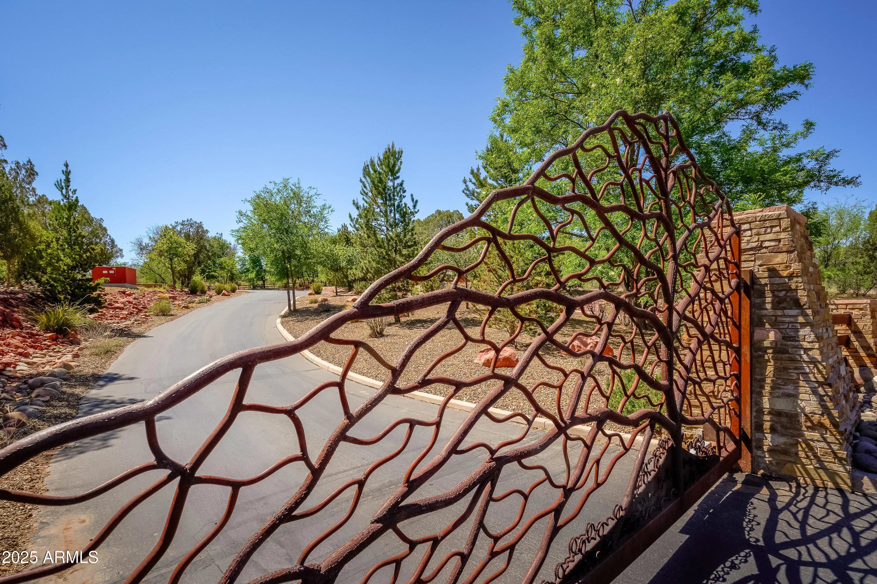 Photo of Listing #6910061