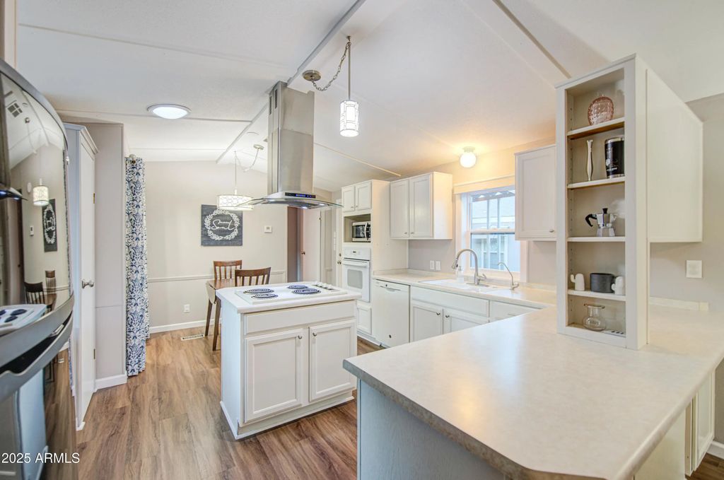 2233 E Behrend Drive (unit 142), Phoenix