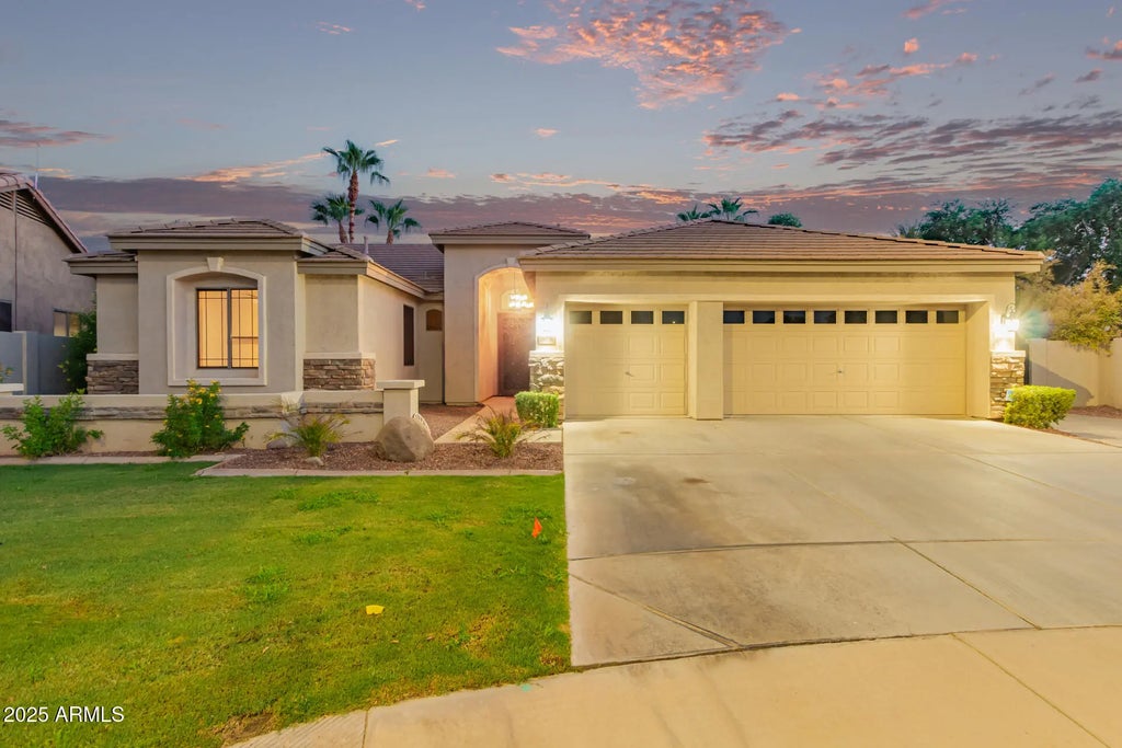 563 W Bluejay Drive, Chandler