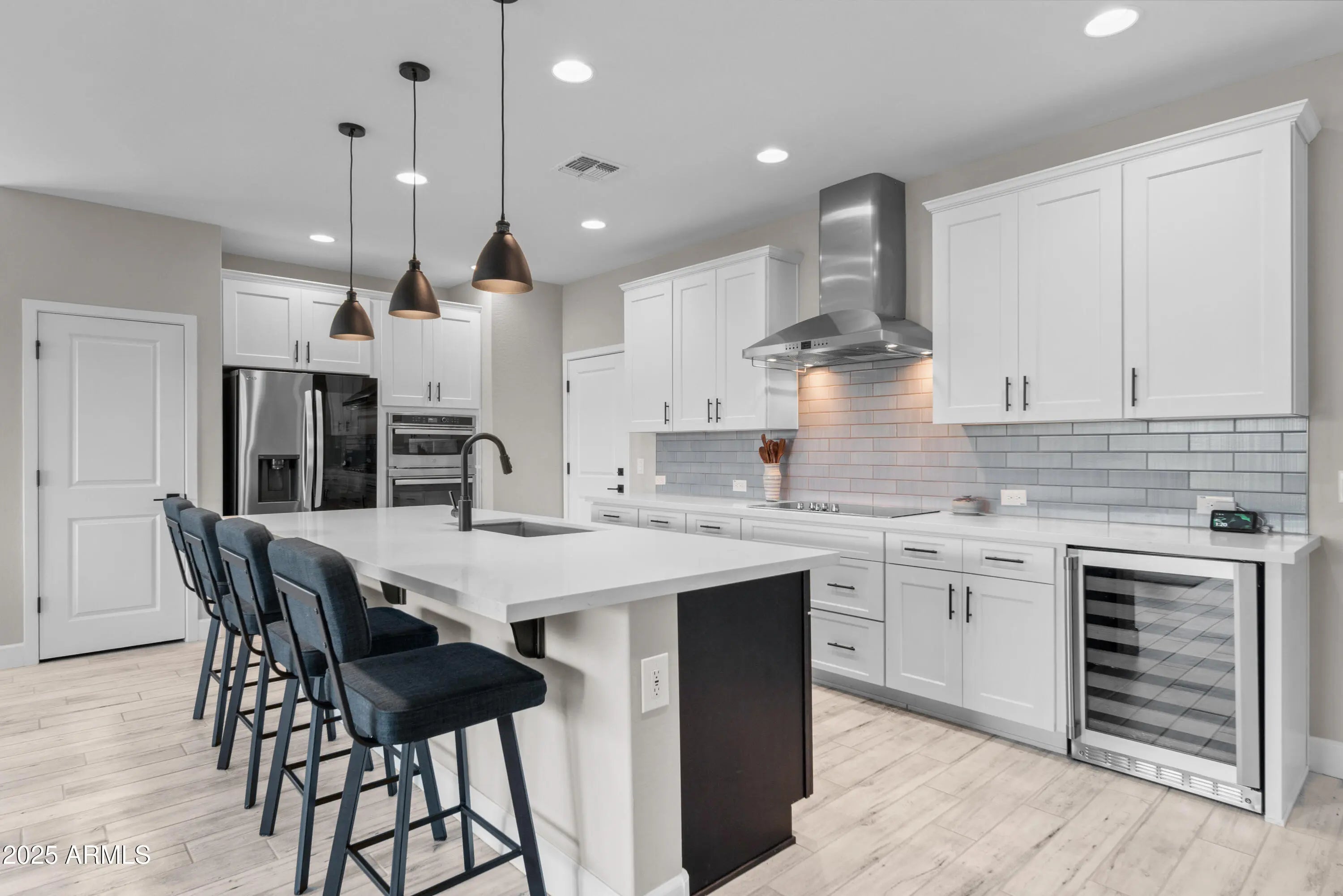 Photo of Listing #6910706