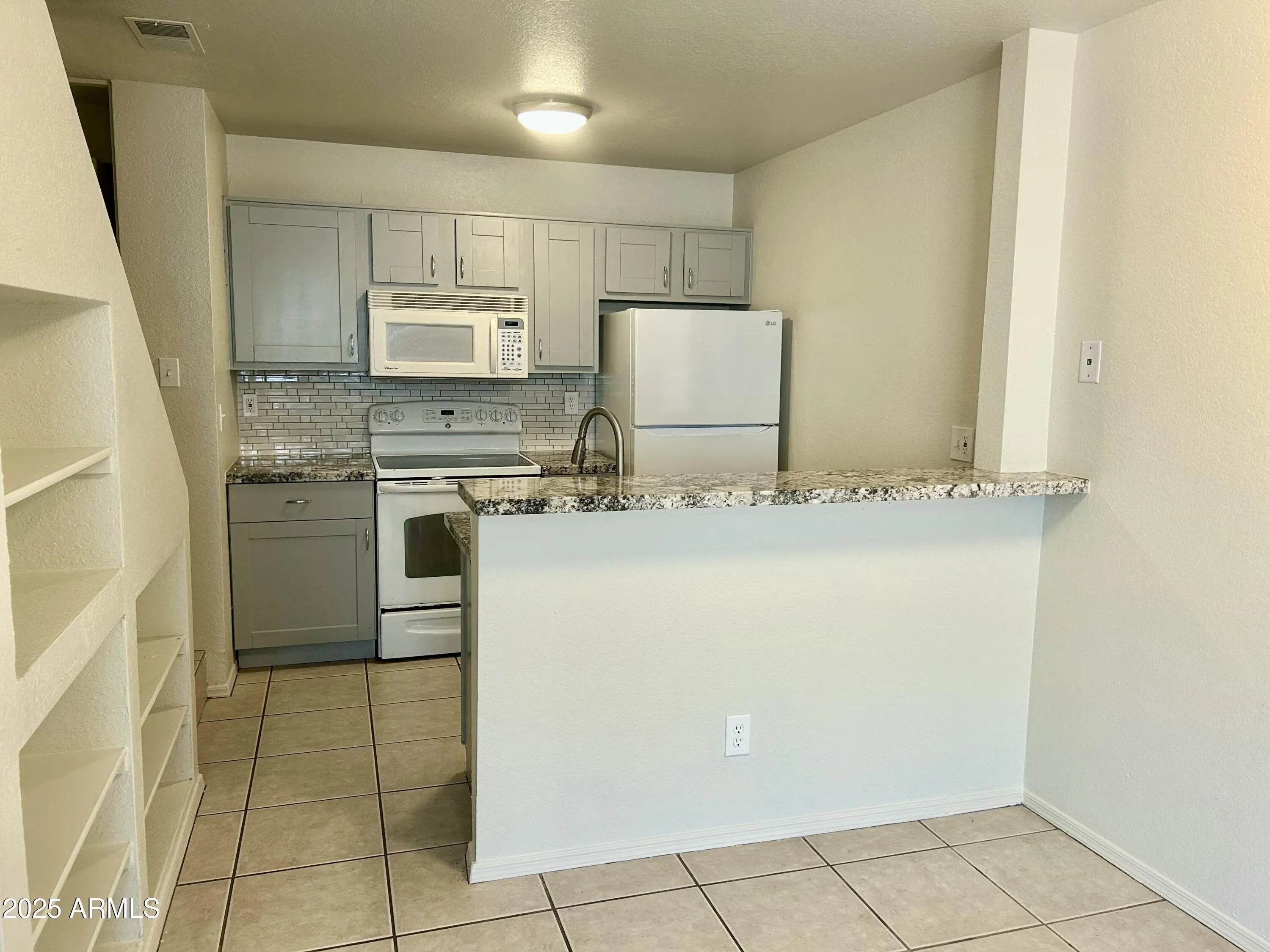 Photo of Listing #6910423