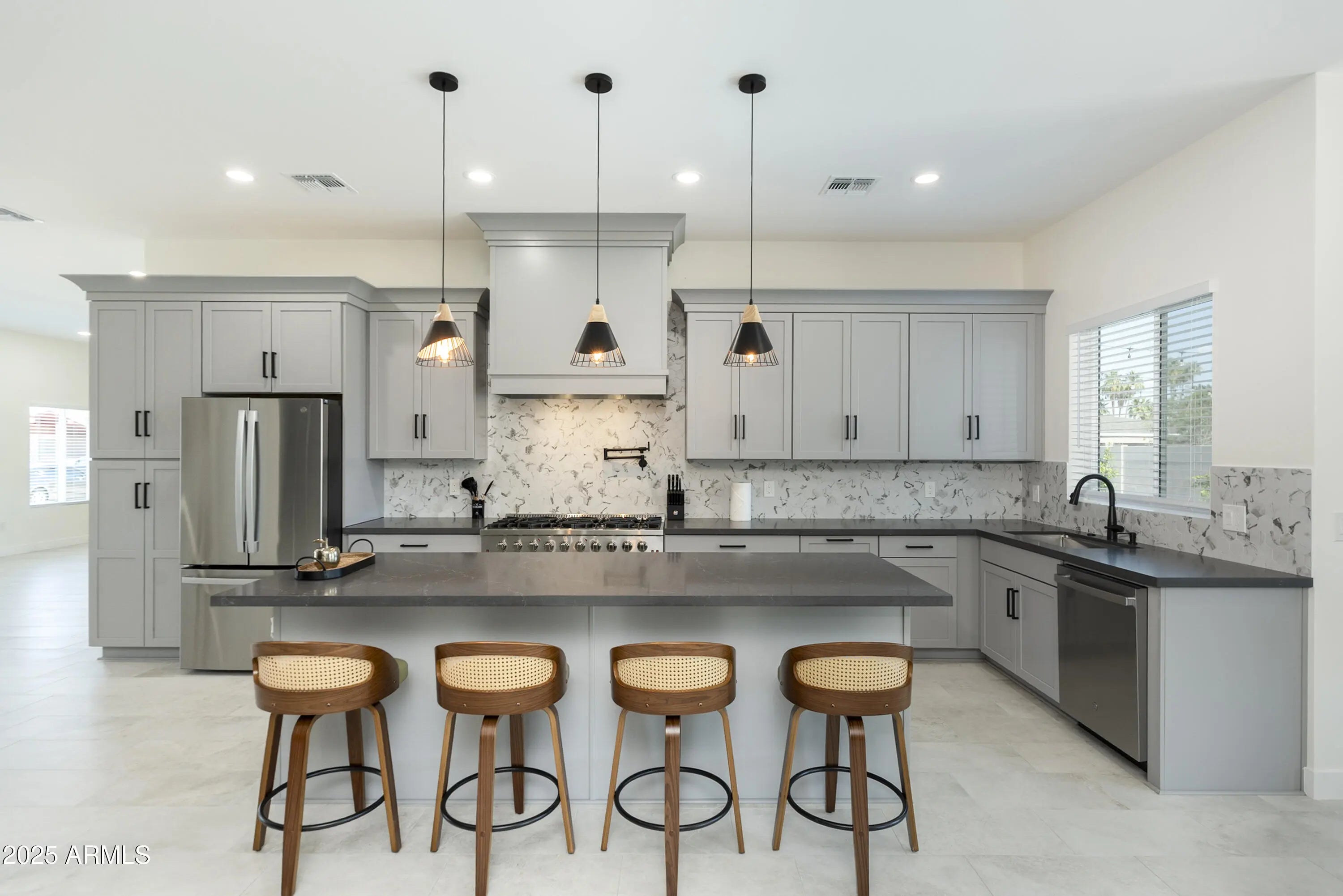 Photo of Listing #6910581