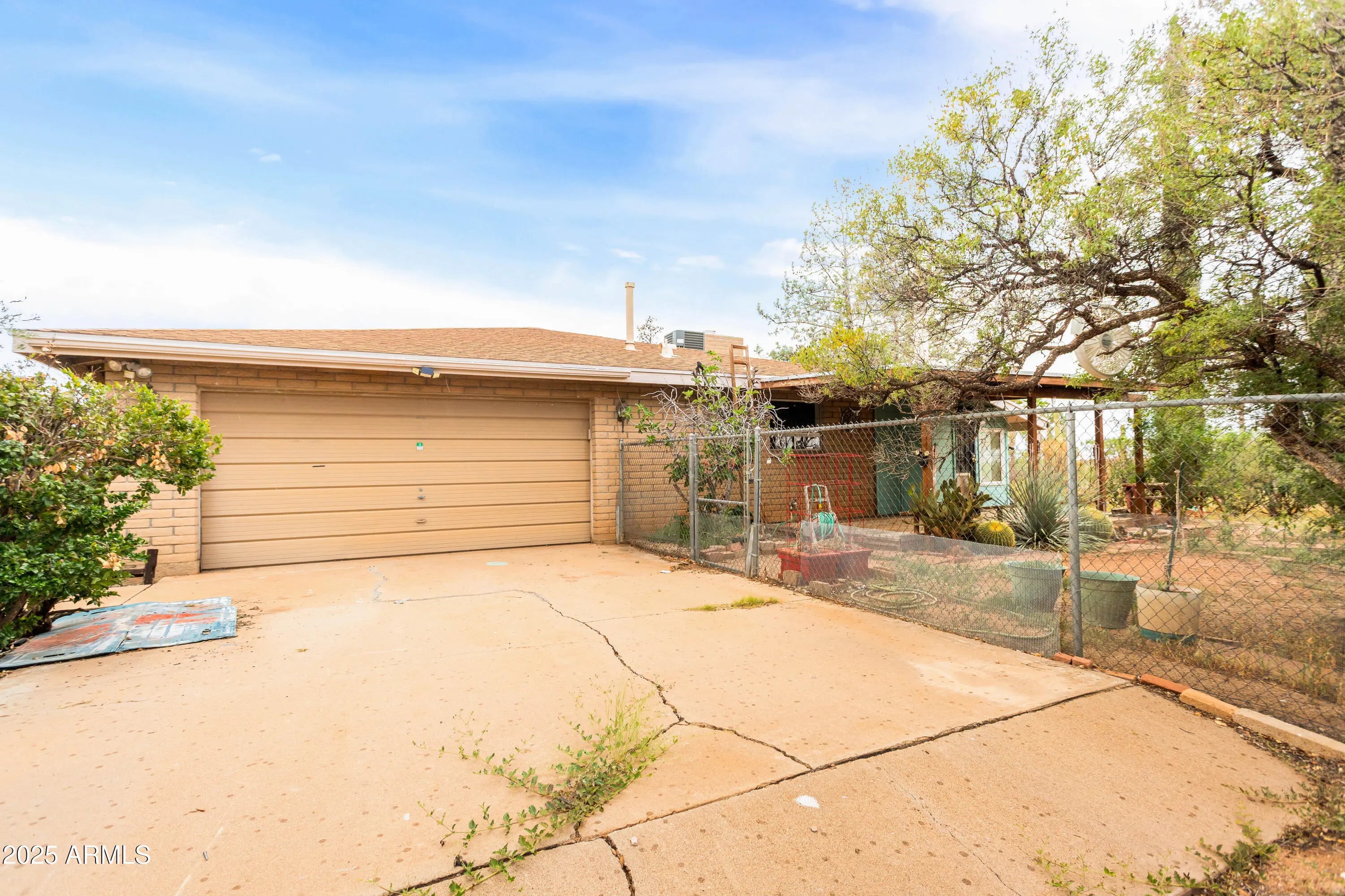 Photo of Listing #6911427