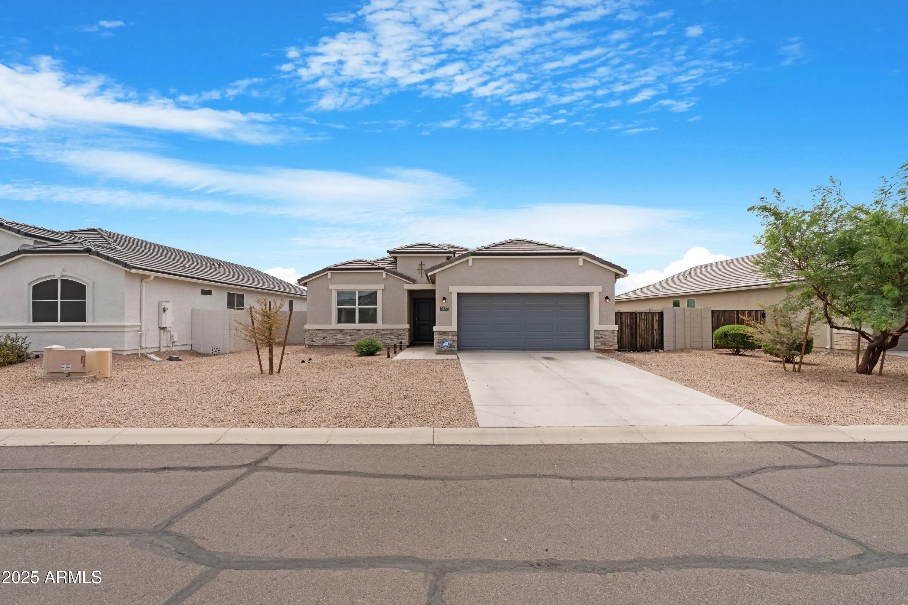 Photo of Listing #6910663