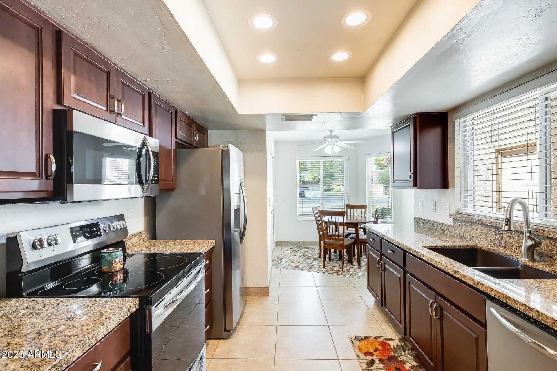 Photo of Listing #6915092