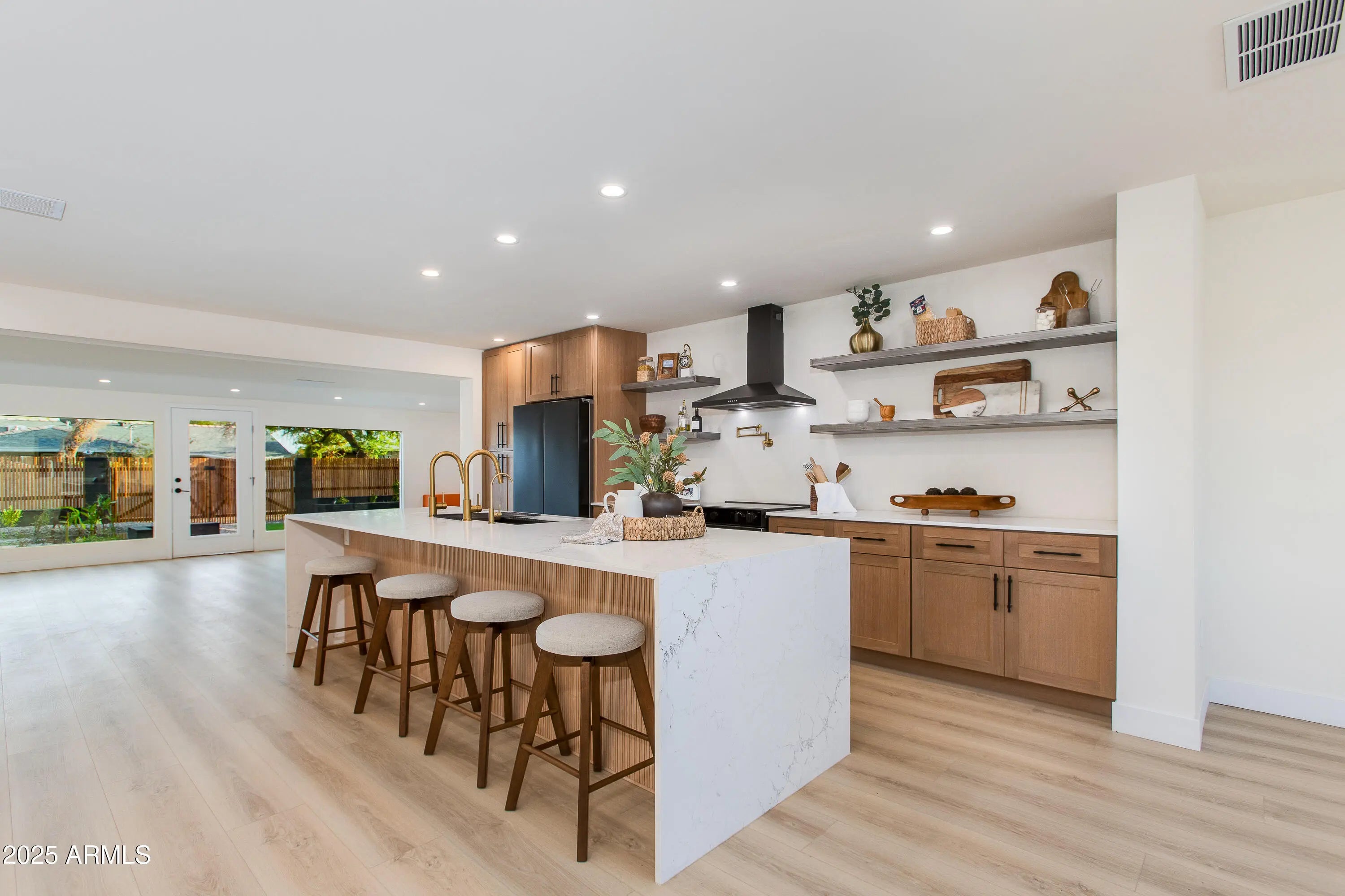 Photo of Listing #6912997