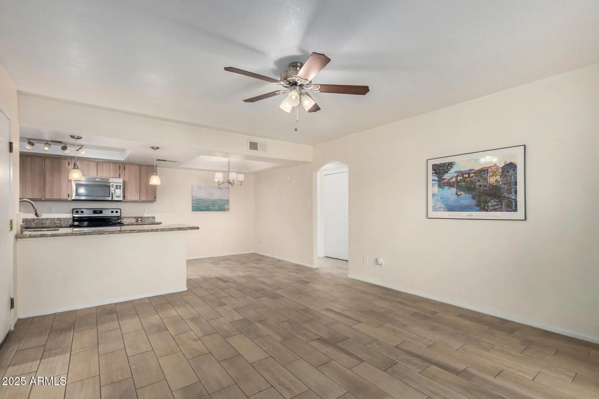 Photo of Listing #6910918