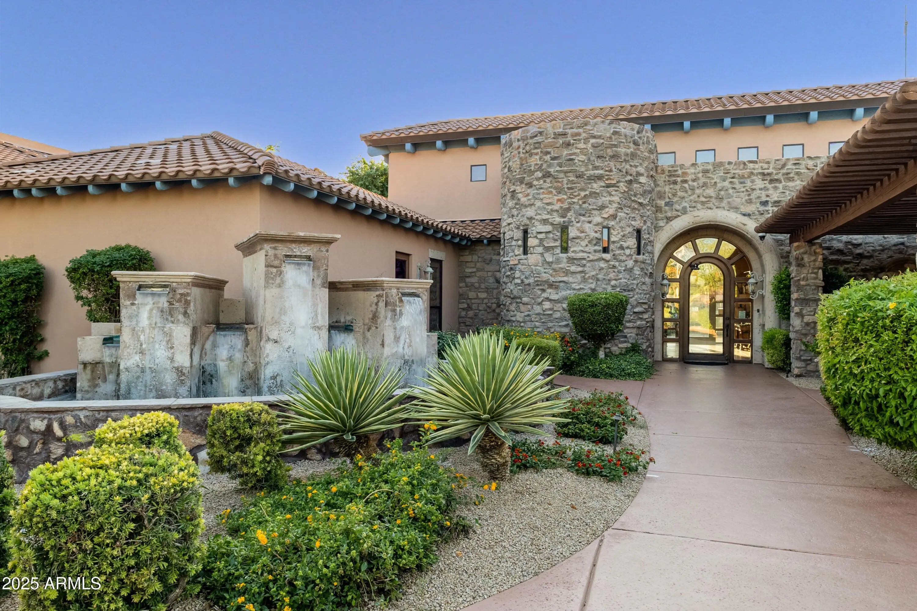 Photo of Listing #6916388