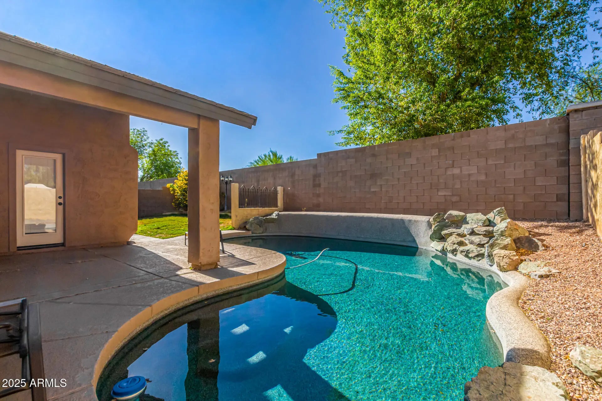 Photo of Listing #6910977