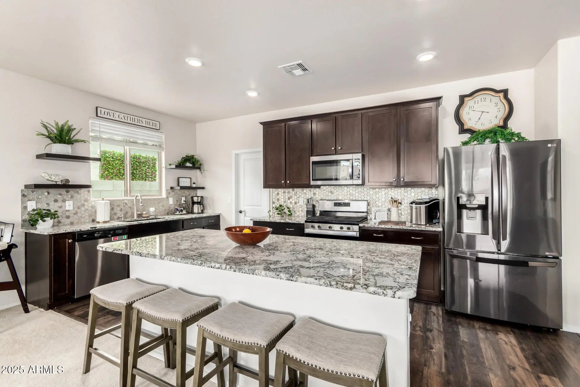 Photo of Listing #6912349