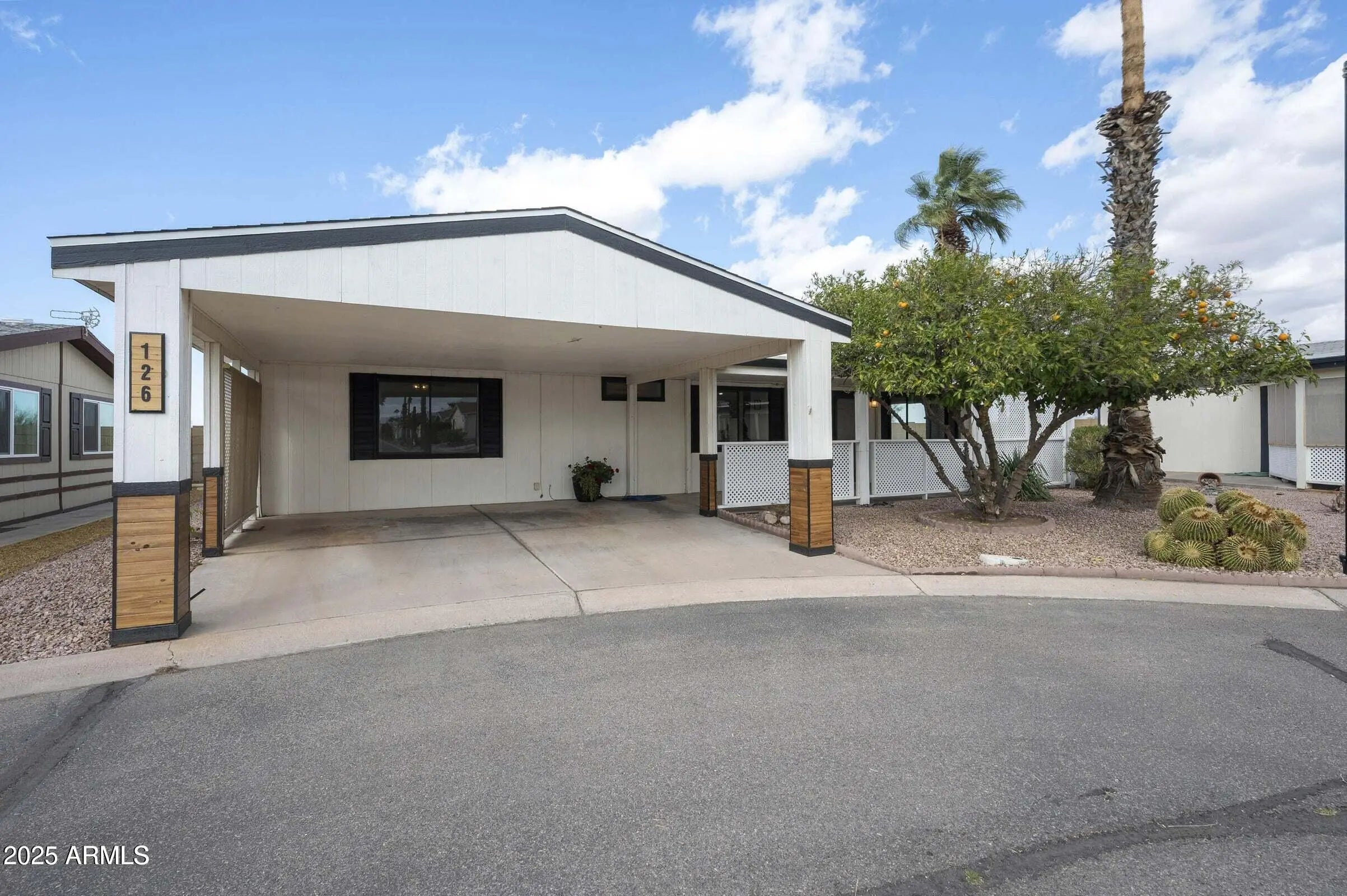 Photo of Listing #6911062