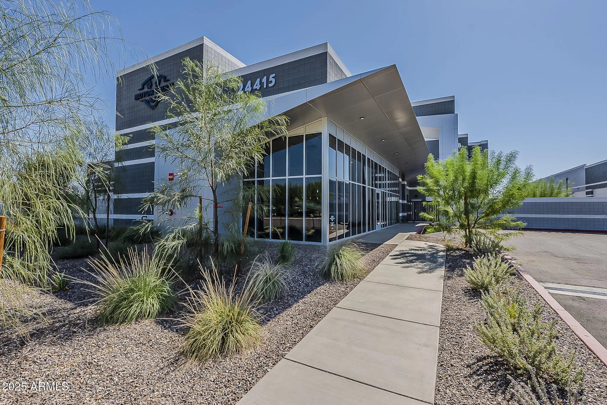 Photo of Listing #6911209