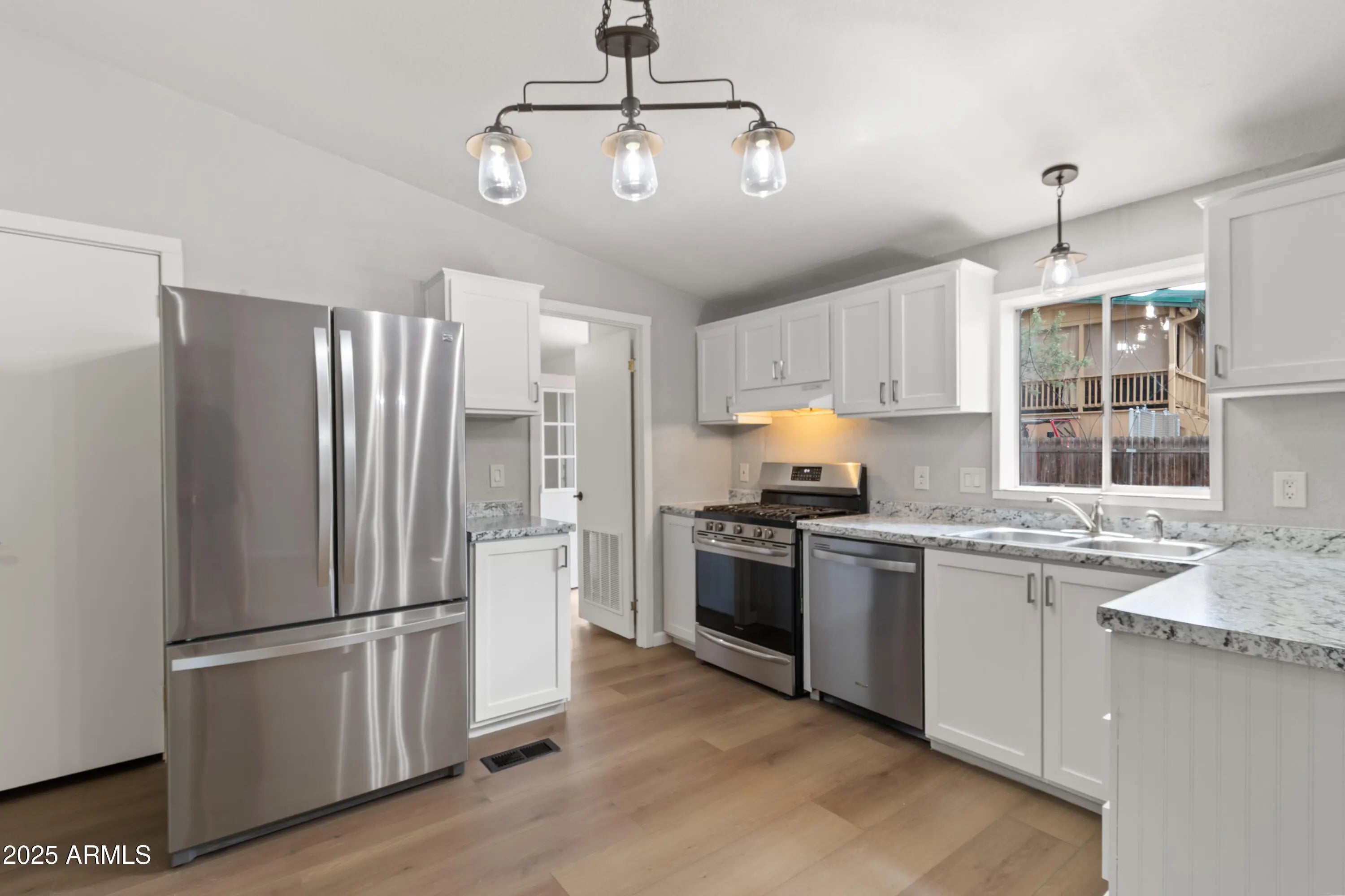 Photo of Listing #6911345